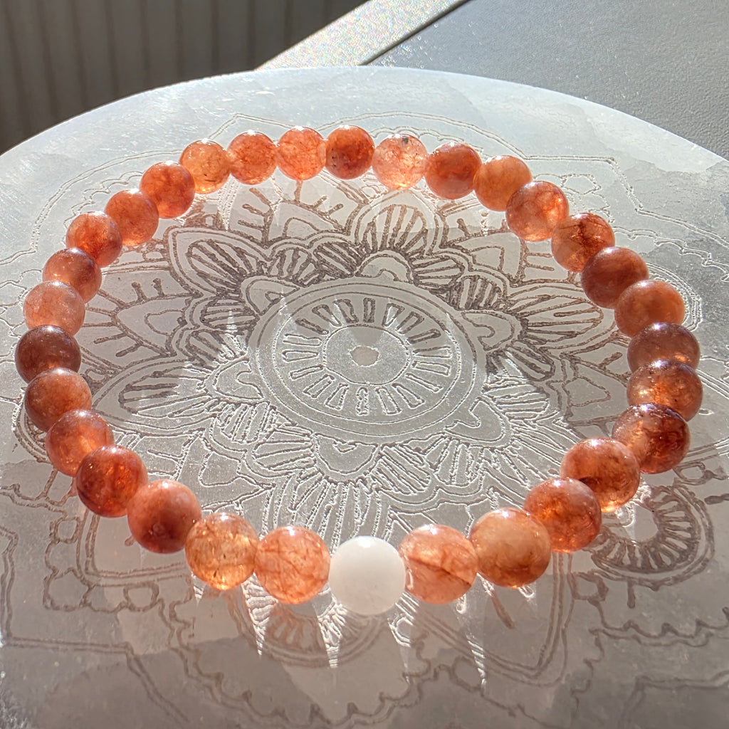 Sonnenstein & Weißquarz – handgefertigtes Reiki-Kugelarmband – limitierte Einzelstücke 6 mm