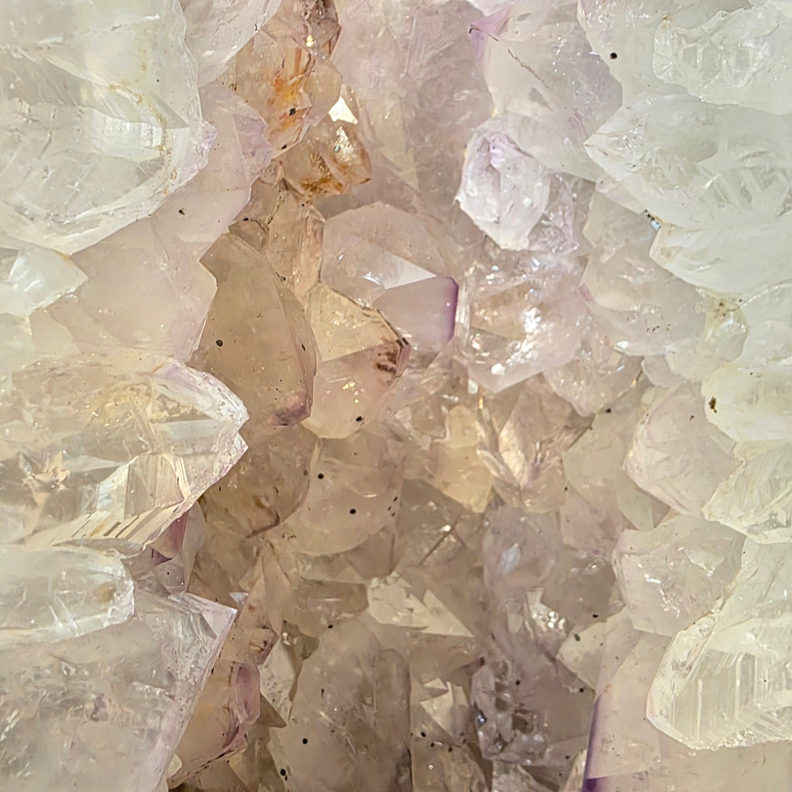 Amethyst +/- 46,65 kg 75x34x19 cm
