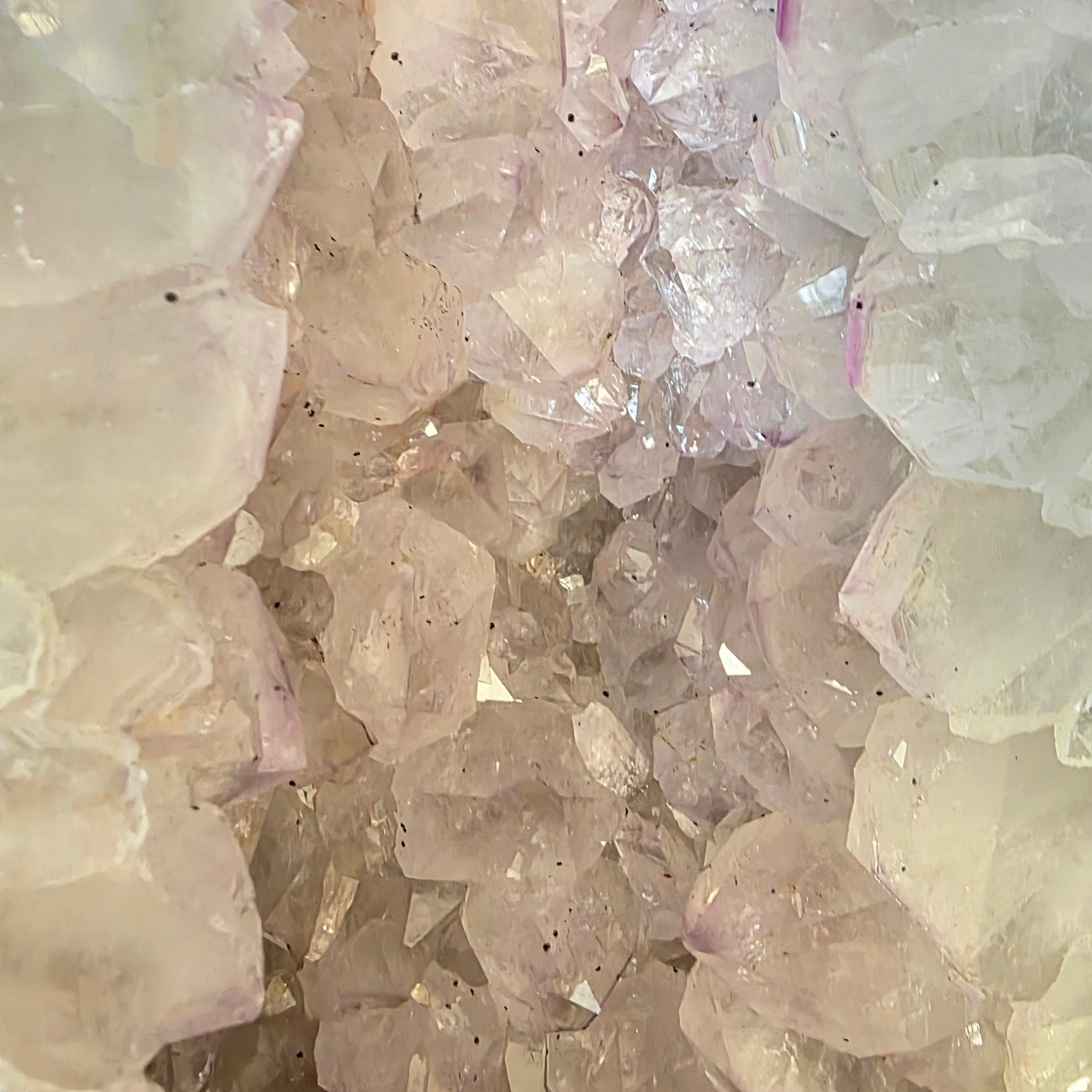Amethyst +/- 46,65 kg 75x34x19 cm