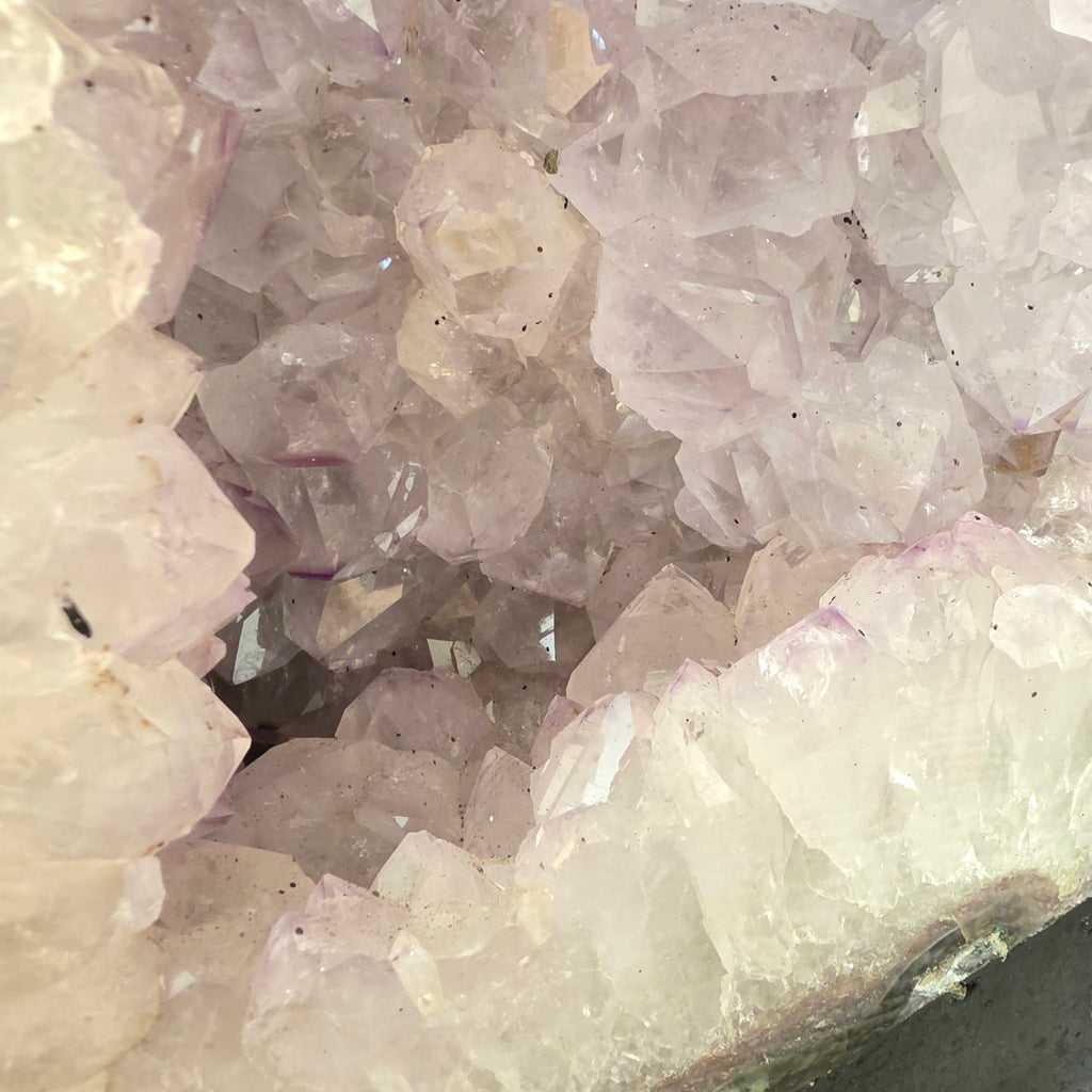 Amethyst +/- 46,65 kg 75x34x19 cm