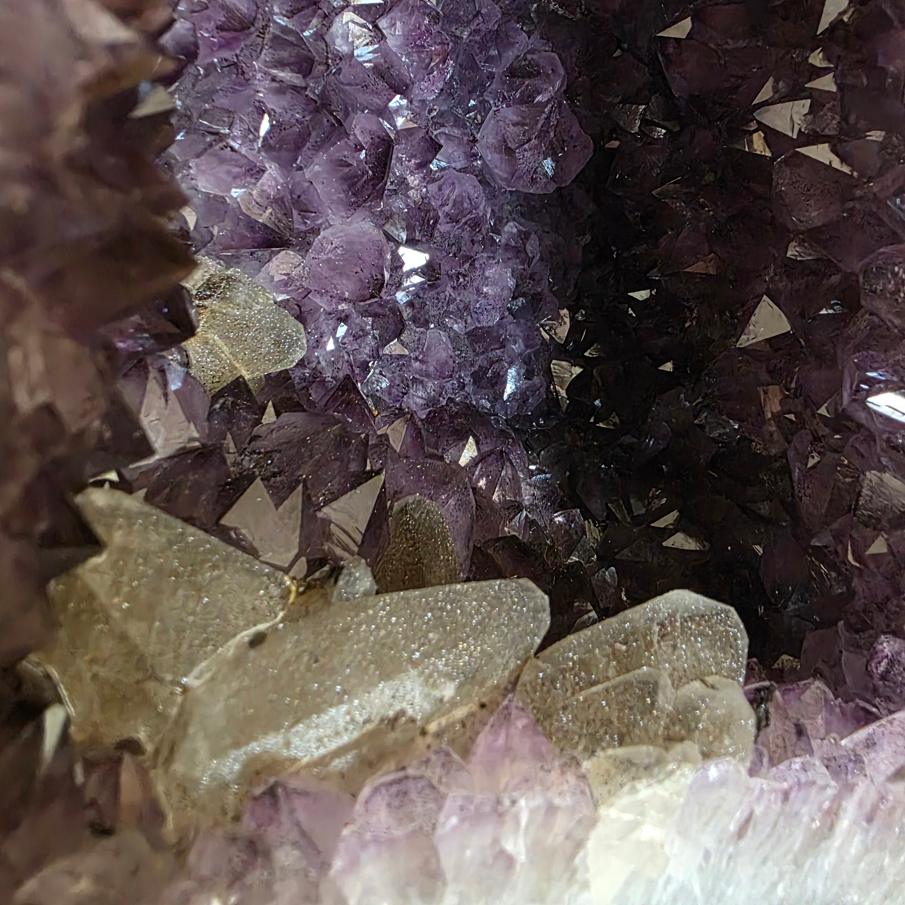 Amethyst +/- 28,1 kg 51x23x18 cm