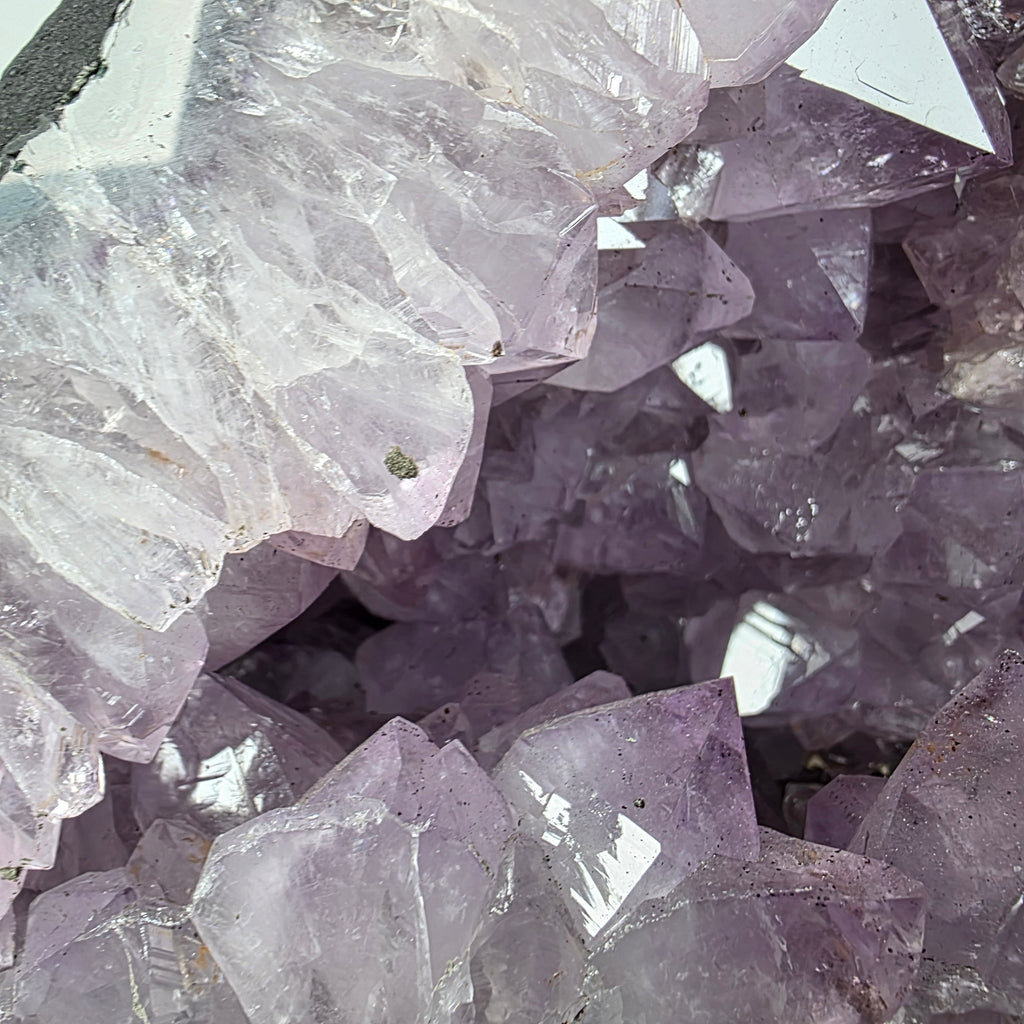 Amethyst +/- 8,55 kg 28,5x22x14 cm