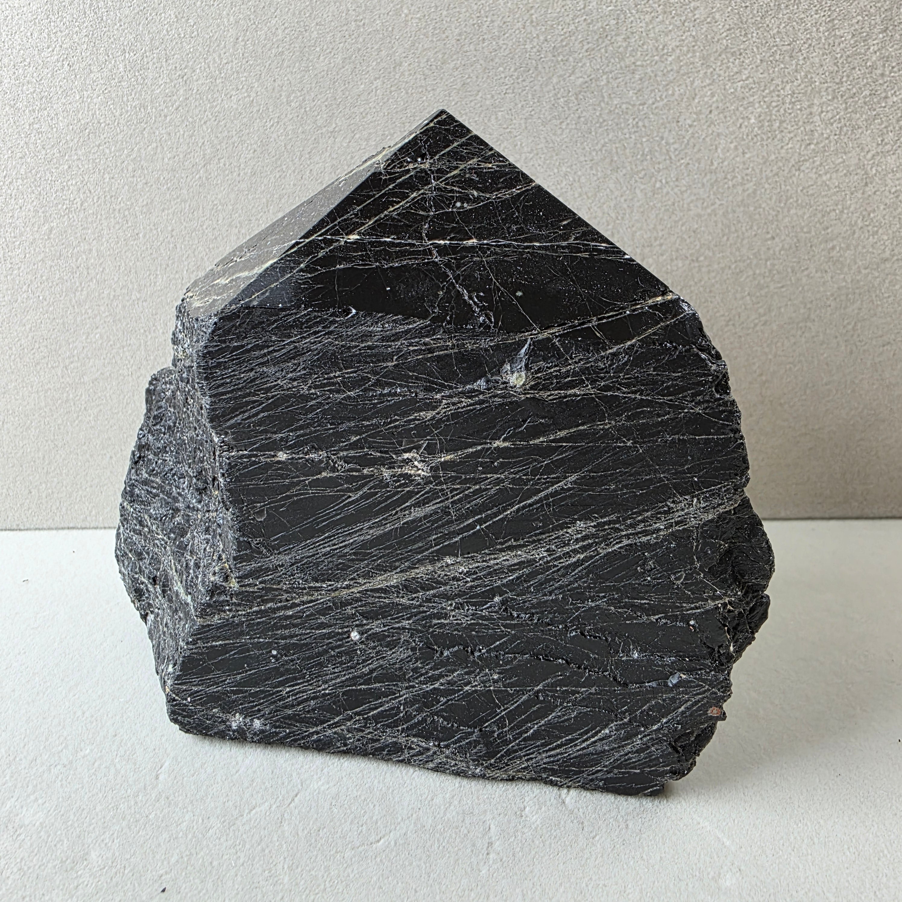 Turmalin Schörl +/- 0,79 kg 10x12 cm