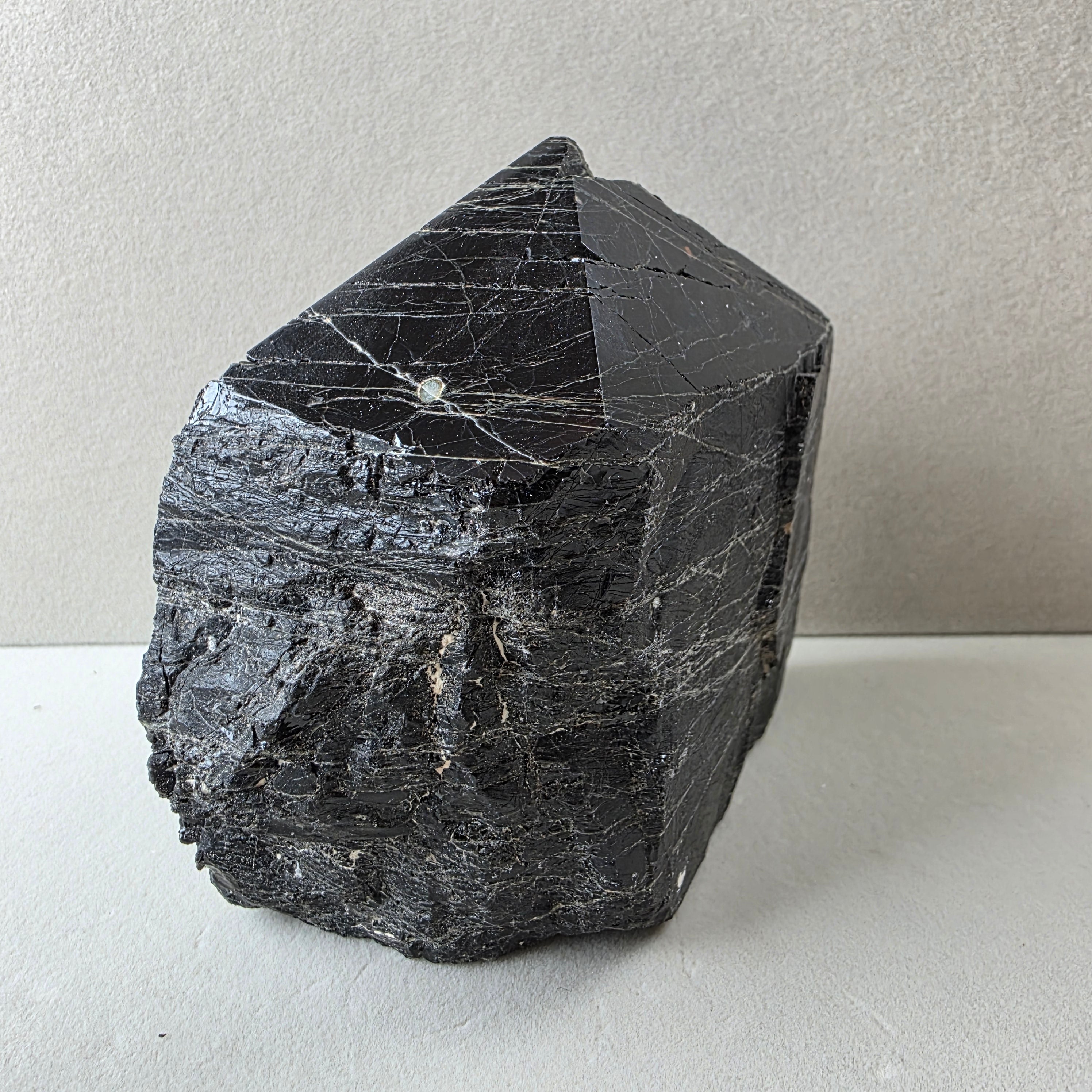 Turmalin Schörl +/- 0,79 kg 10x12 cm