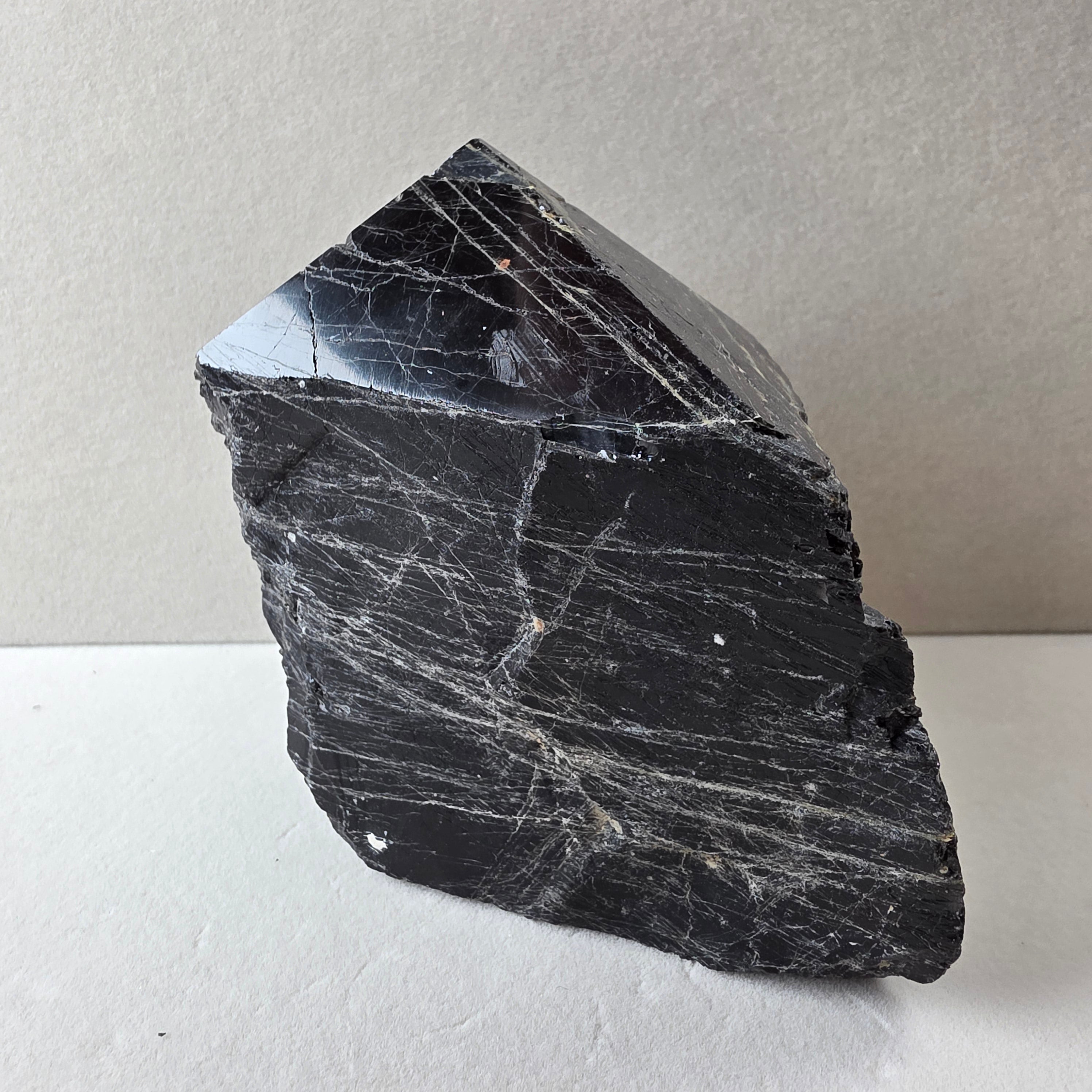 Turmalin Schörl +/- 0,79 kg 10x12 cm