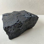 Turmalin Schörl +/- 0,892 kg 8x10x3,5 cm