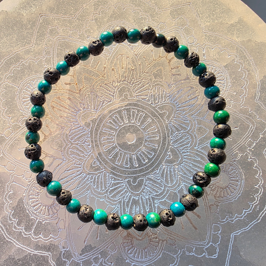 Chrysokoll & Lavastein – handgefertigtes Reiki-Kugelarmband +/- 4 mm