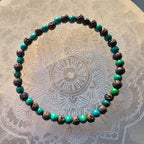 Chrysokoll & Lavastein – handgefertigtes Reiki-Kugelarmband +/- 4 mm