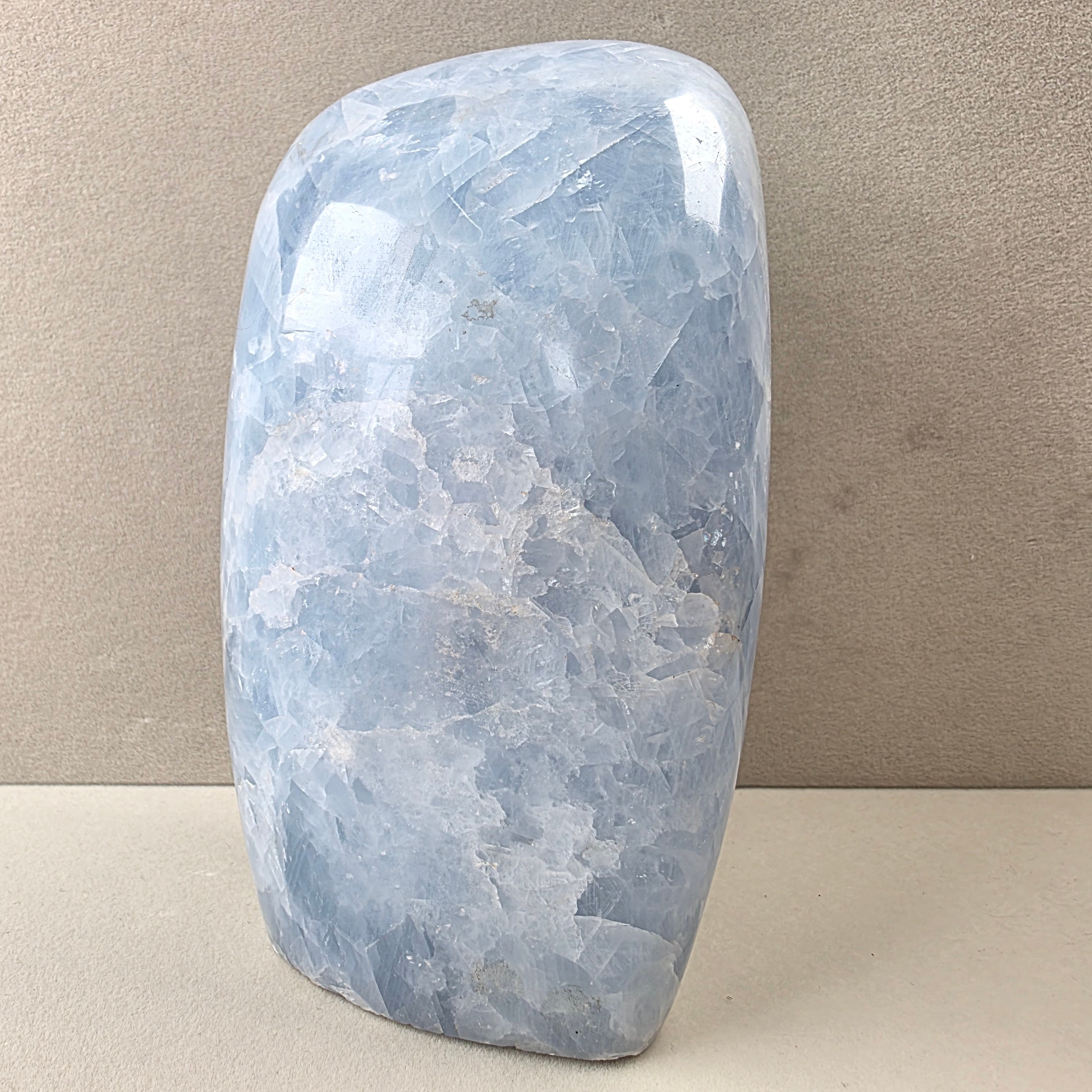 Calcit blau +/- 1,395 kg 14,5x8,5x6 cm
