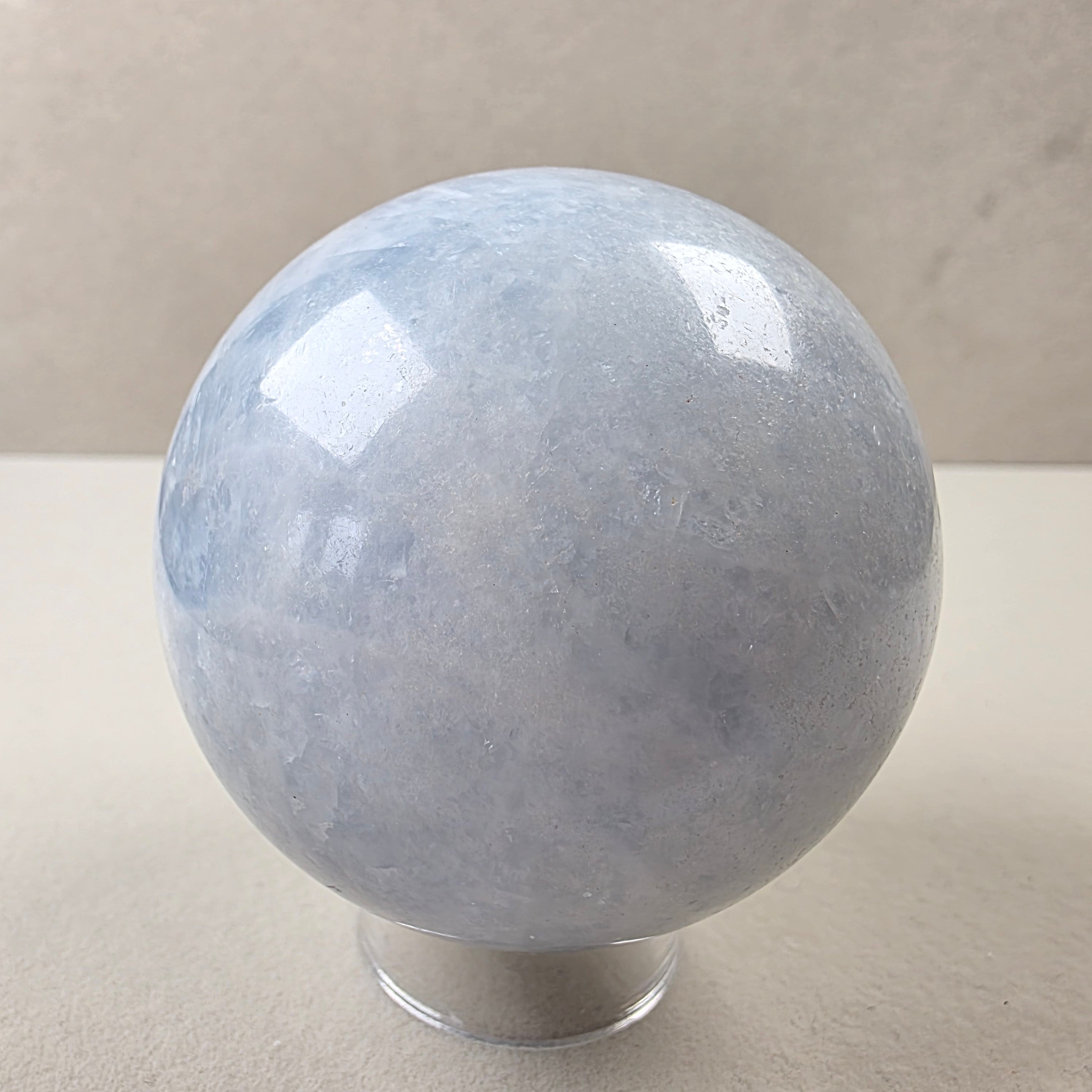 Calcit blau Kugel +/- 0,41 kg Ø 6,5 cm