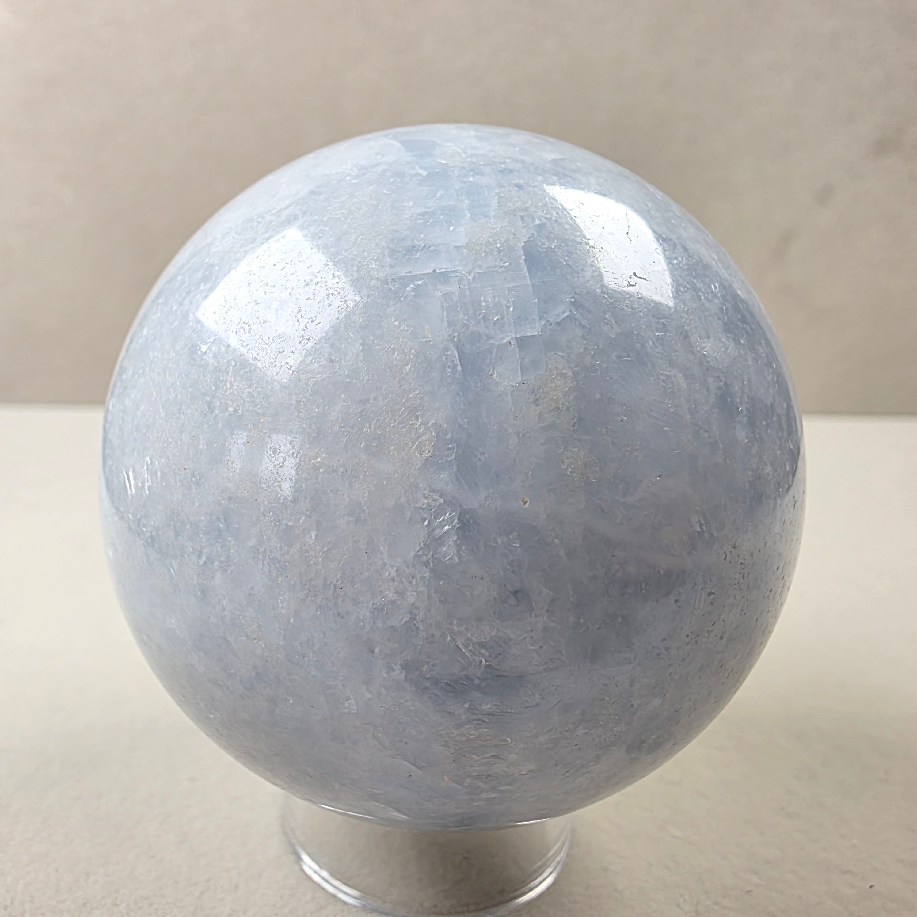 Calcit blau Kugel +/- 0,41 kg Ø 6,5 cm