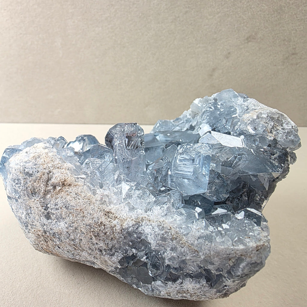 Coelestin +/- 1,31 kg 13x10x7 cm