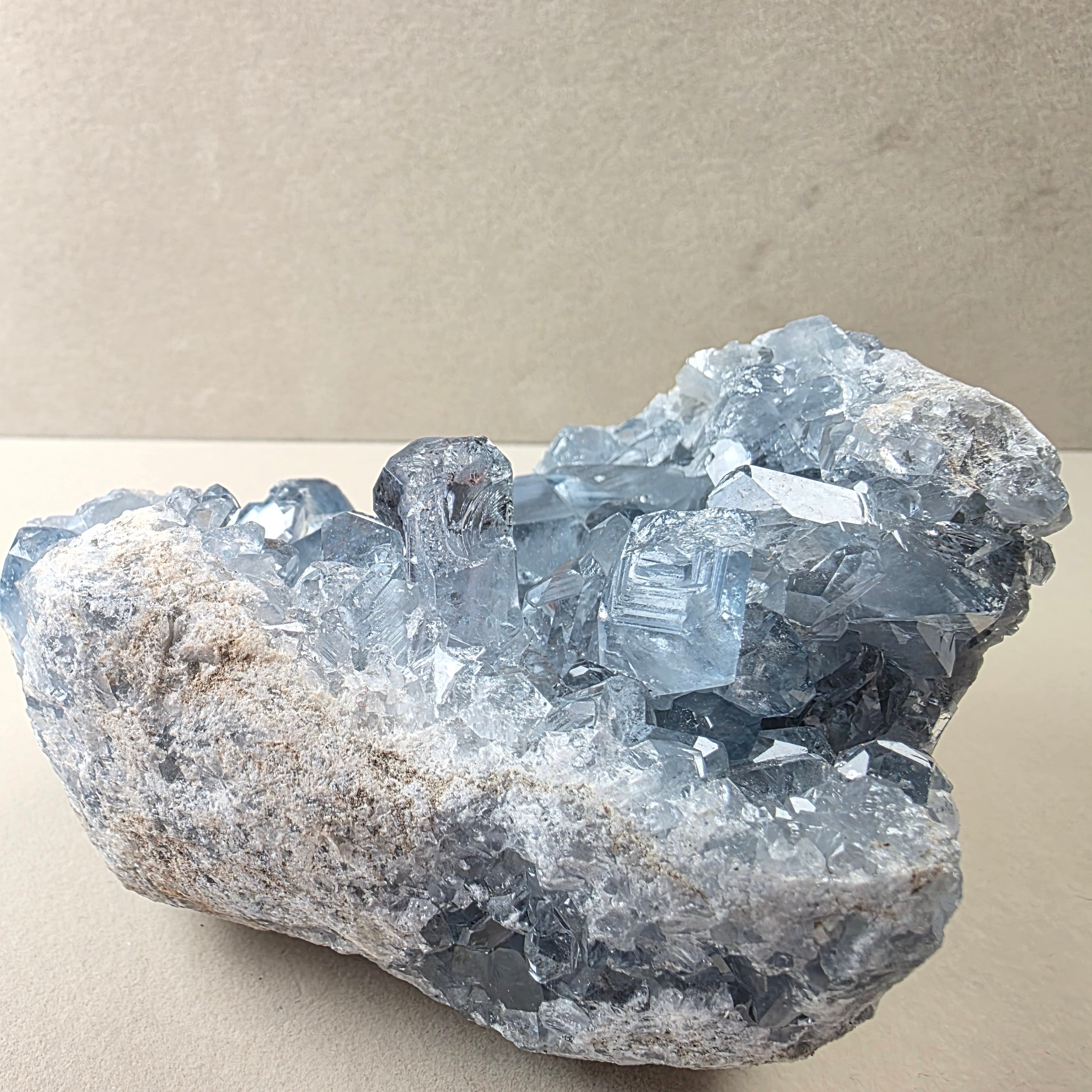Coelestin +/- 1,31 kg 13x10x7 cm