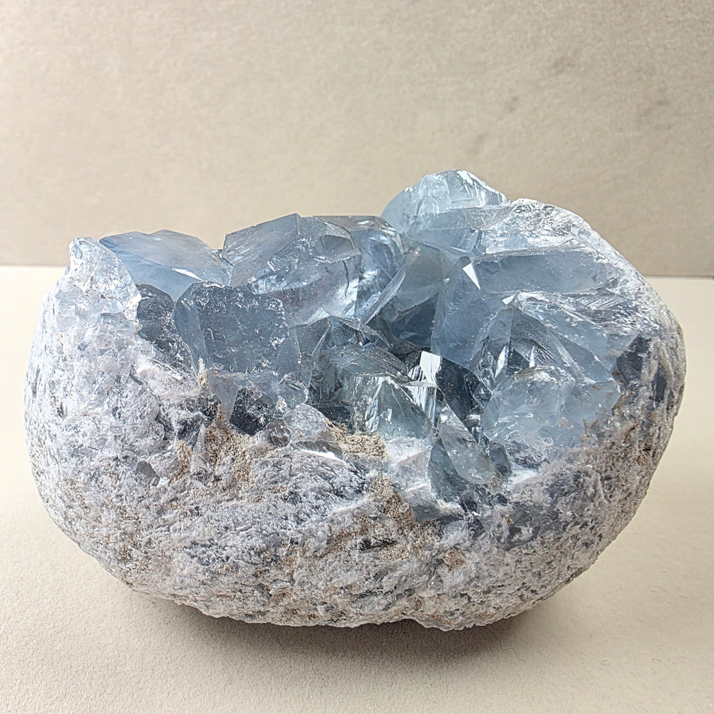 Coelestin +/- 0,892 kg 10x6x6,5 cm
