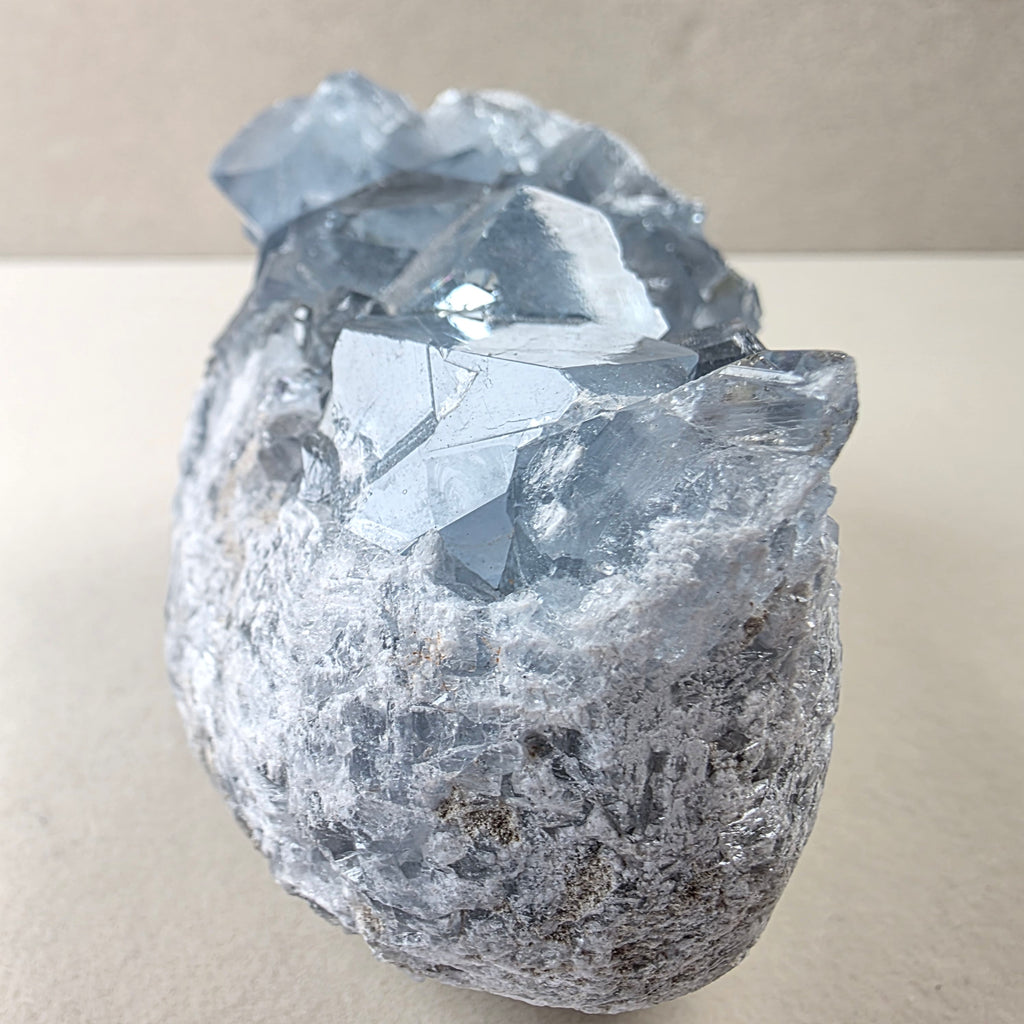 Coelestin +/- 0,892 kg 10x6x6,5 cm