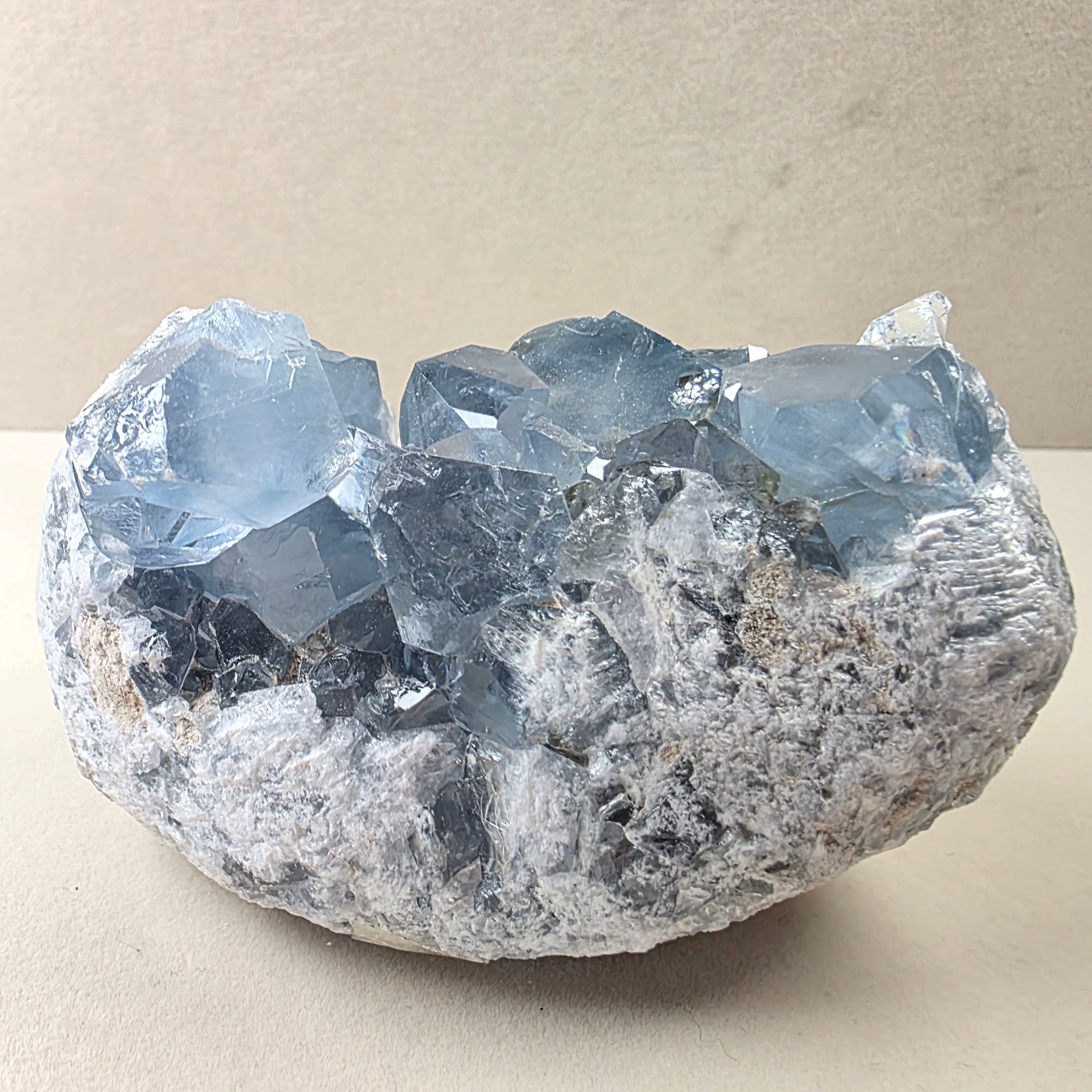Coelestin +/- 0,892 kg 10x6x6,5 cm