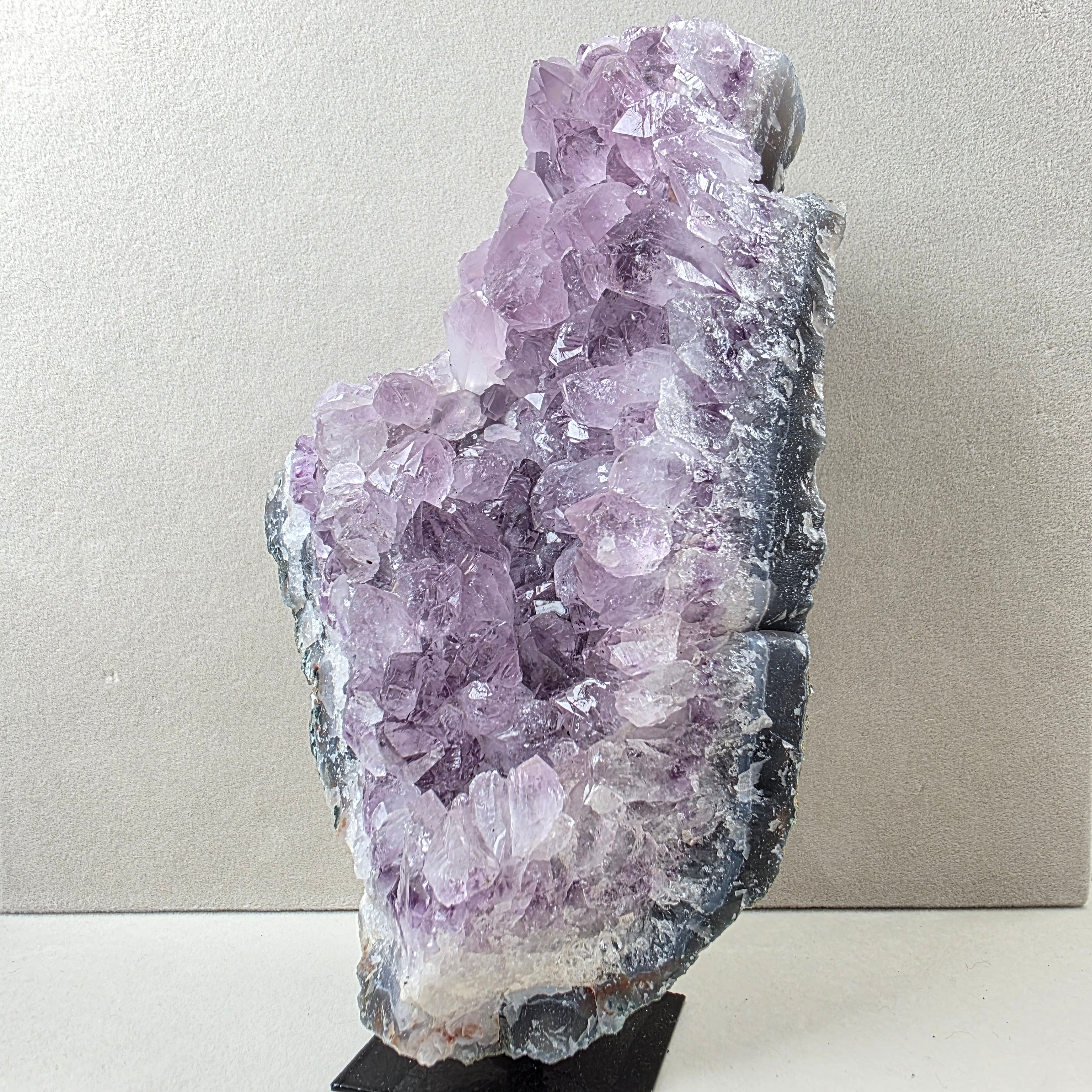 Amethyst +/- 1,006 kg 16x10,5x6 cm