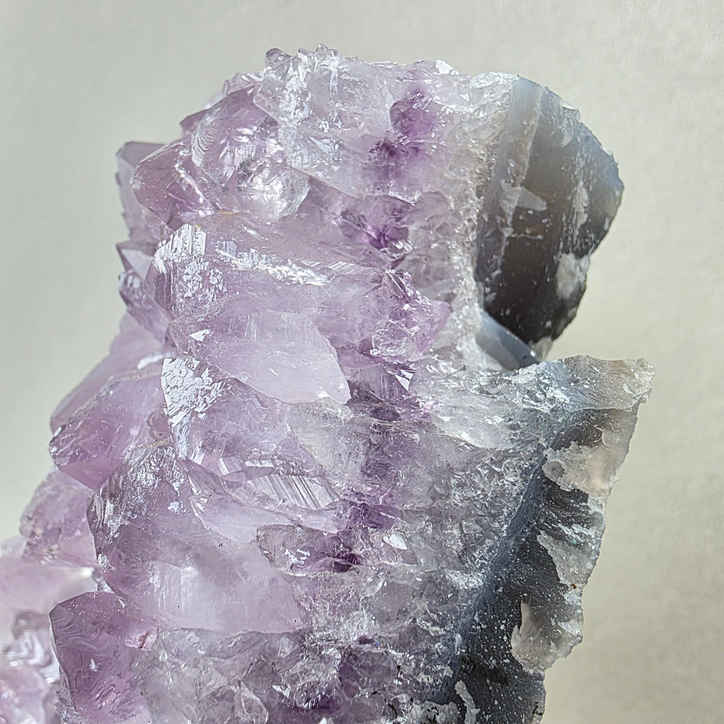 Amethyst +/- 1,006 kg 16x10,5x6 cm