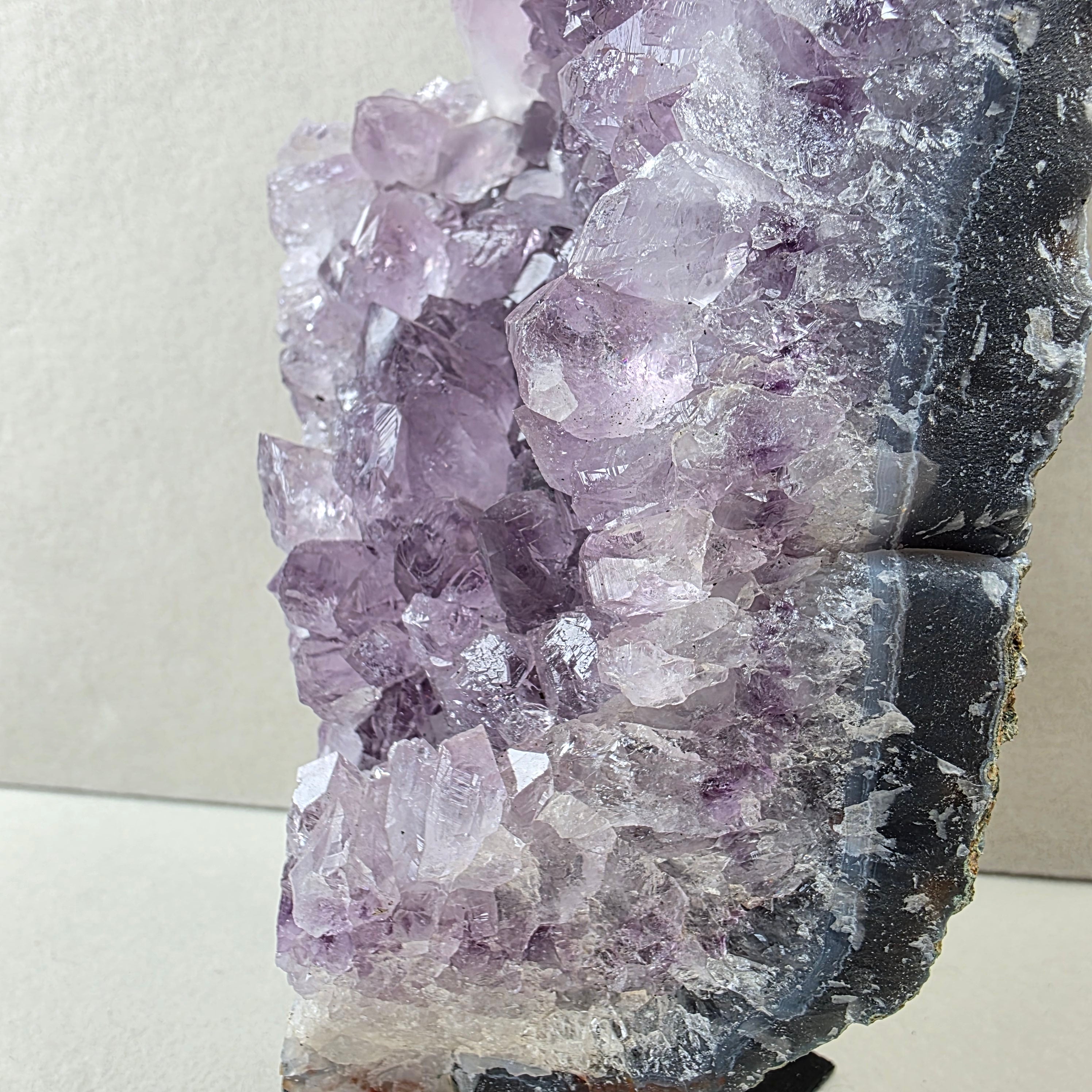 Amethyst +/- 1,006 kg 16x10,5x6 cm