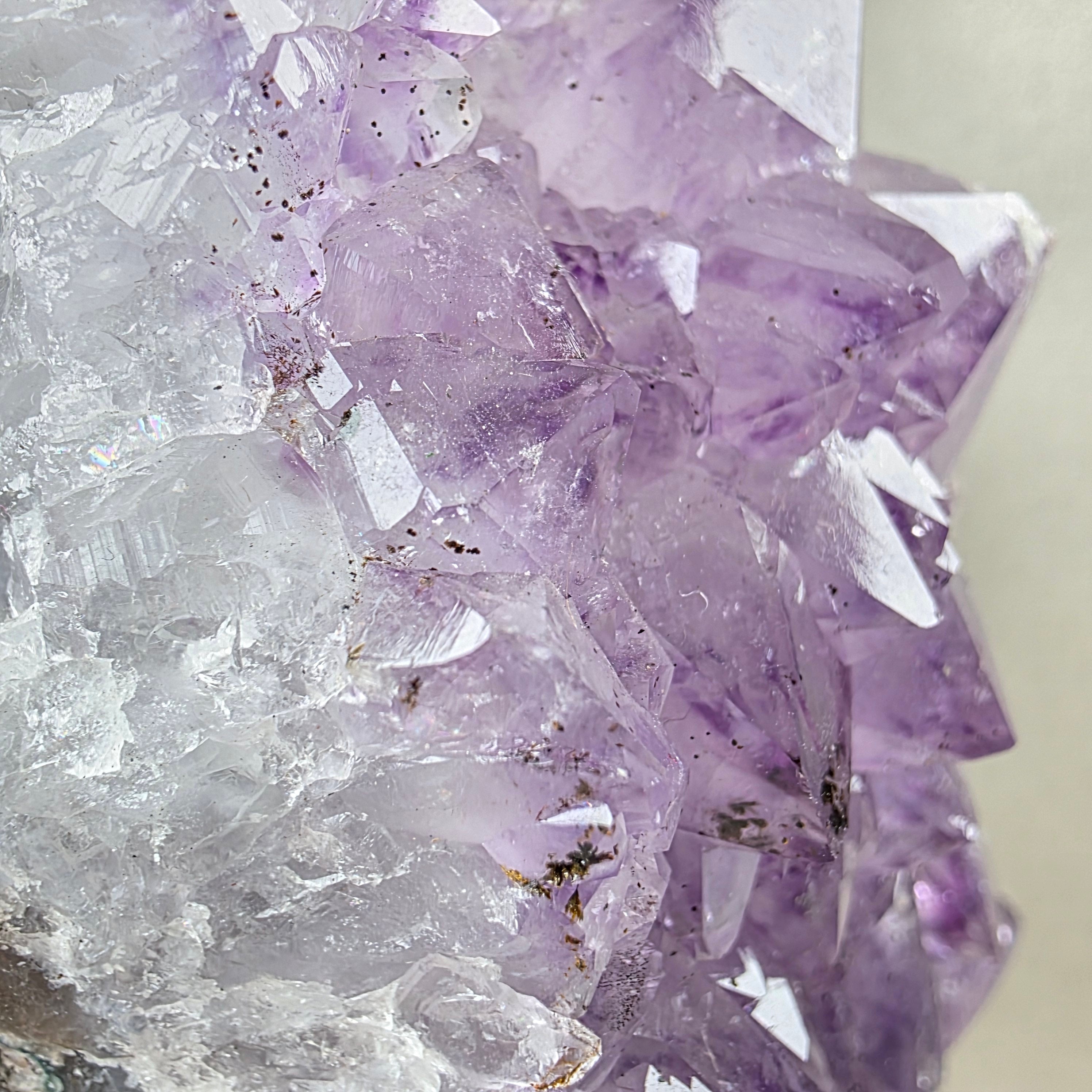 Amethyst +/- 1,084 kg 15x10,5x6 cm