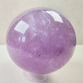 Amethyst Kugel +/- 0,645 kg Ø 8 cm