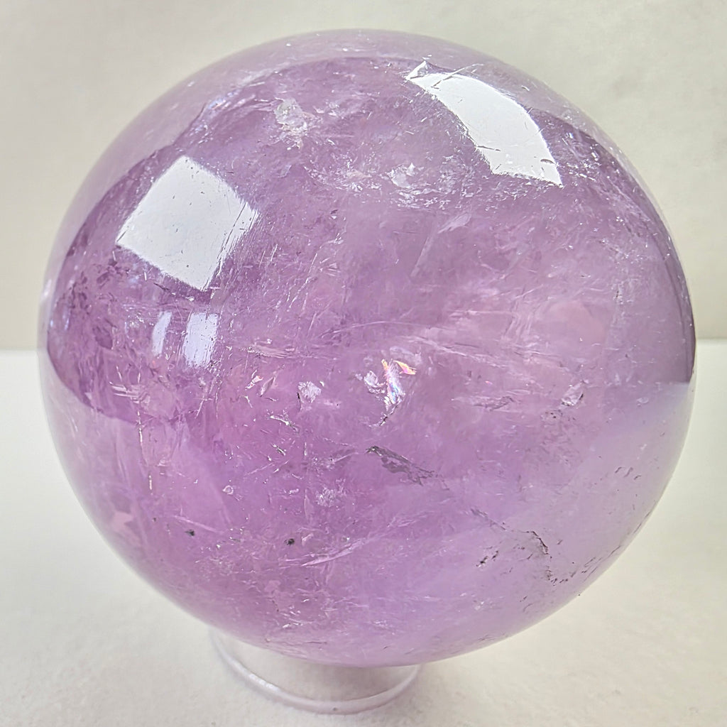Amethyst Kugel +/- 0,645 kg Ø 8 cm