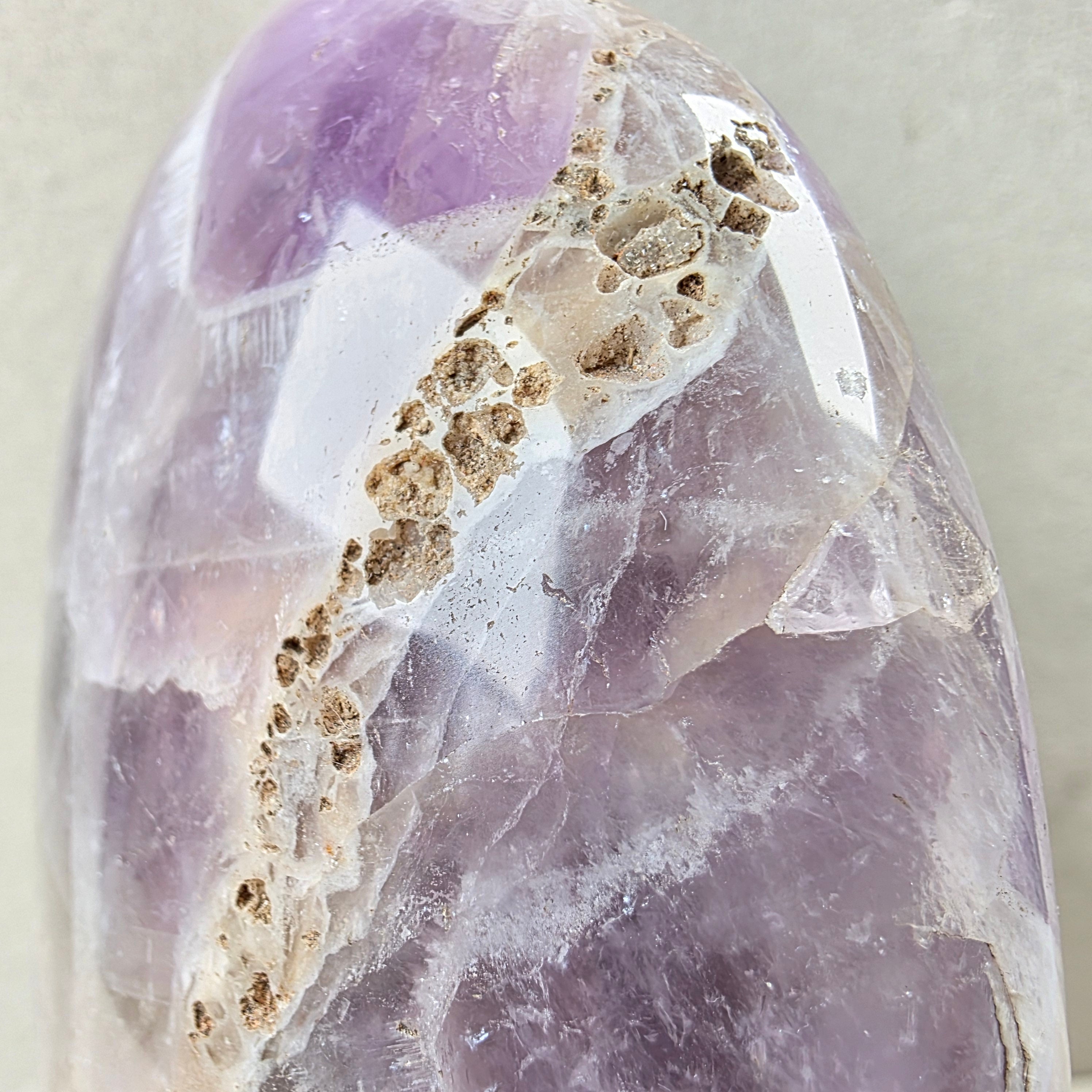 Amethyst Chevron +/- 0,988 kg 13,5x8x5,5 cm