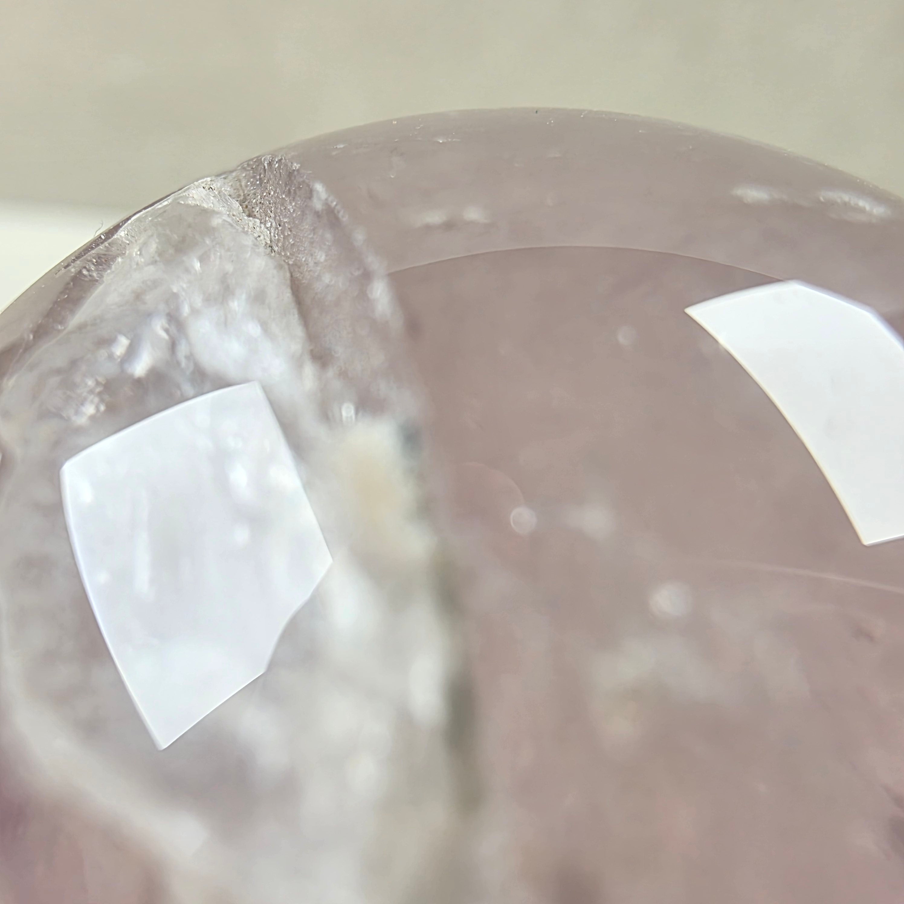 Amethyst Kugel +/- 0,168 kg Ø 5 cm