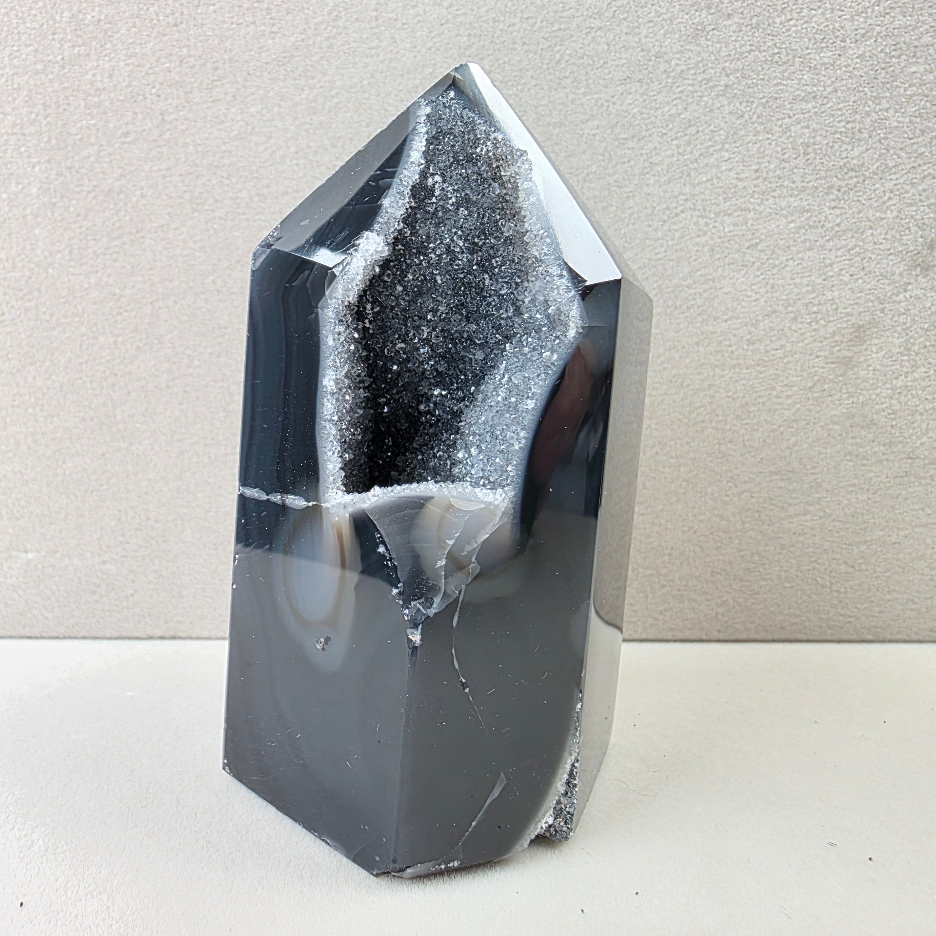Calcedon +/- 0,277 kg 9x4,5x5 cm