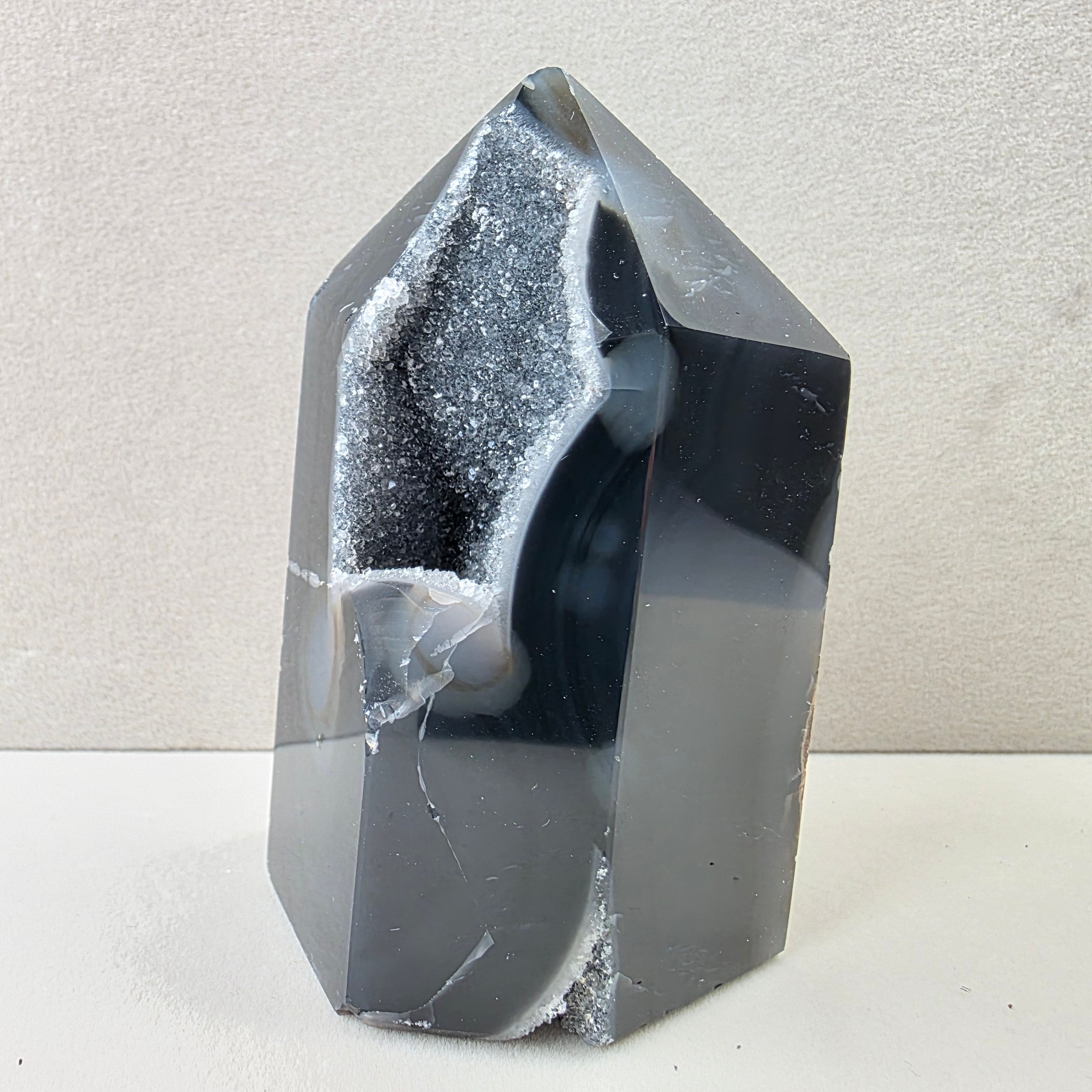 Calcedon +/- 0,277 kg 9x4,5x5 cm