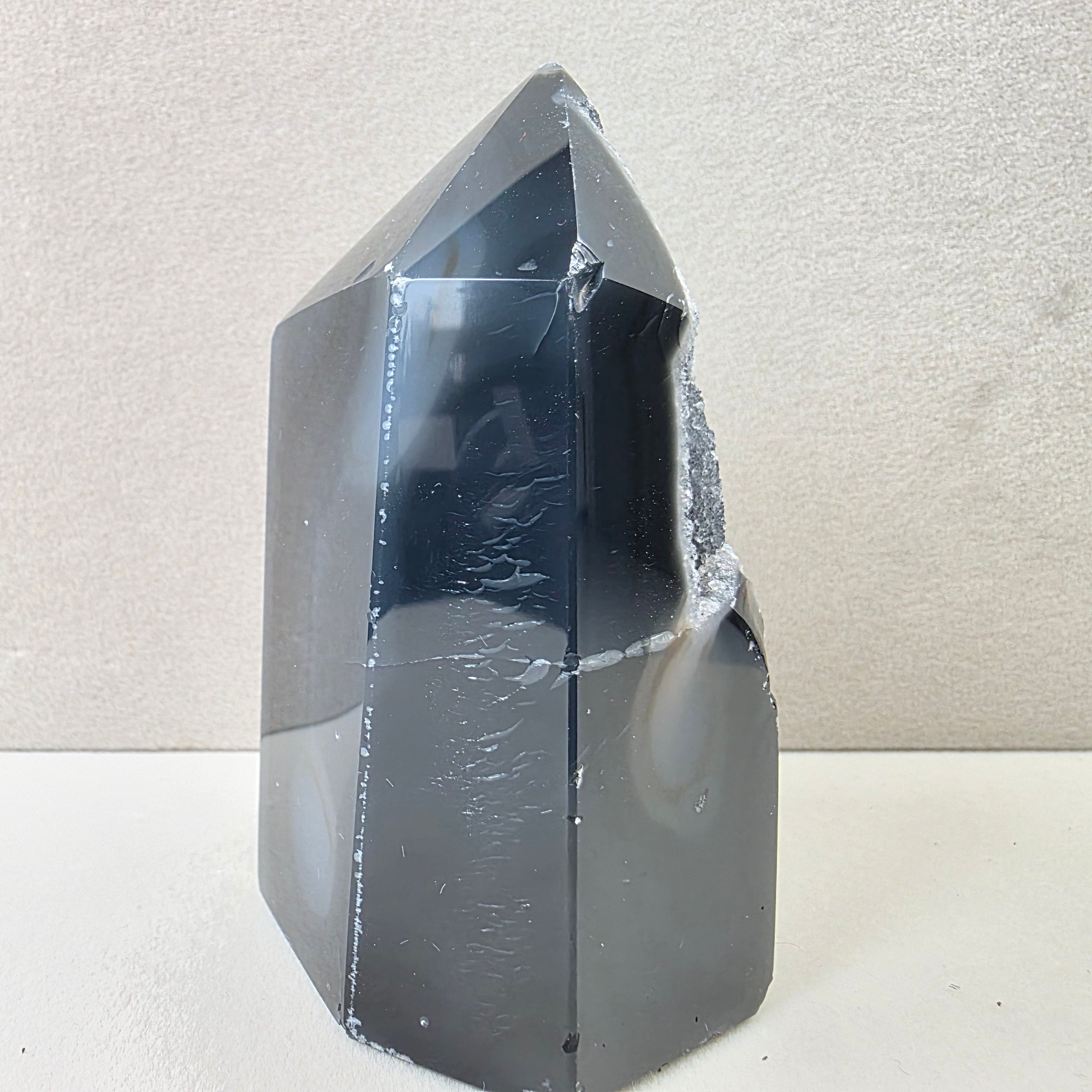 Calcedon +/- 0,277 kg 9x4,5x5 cm