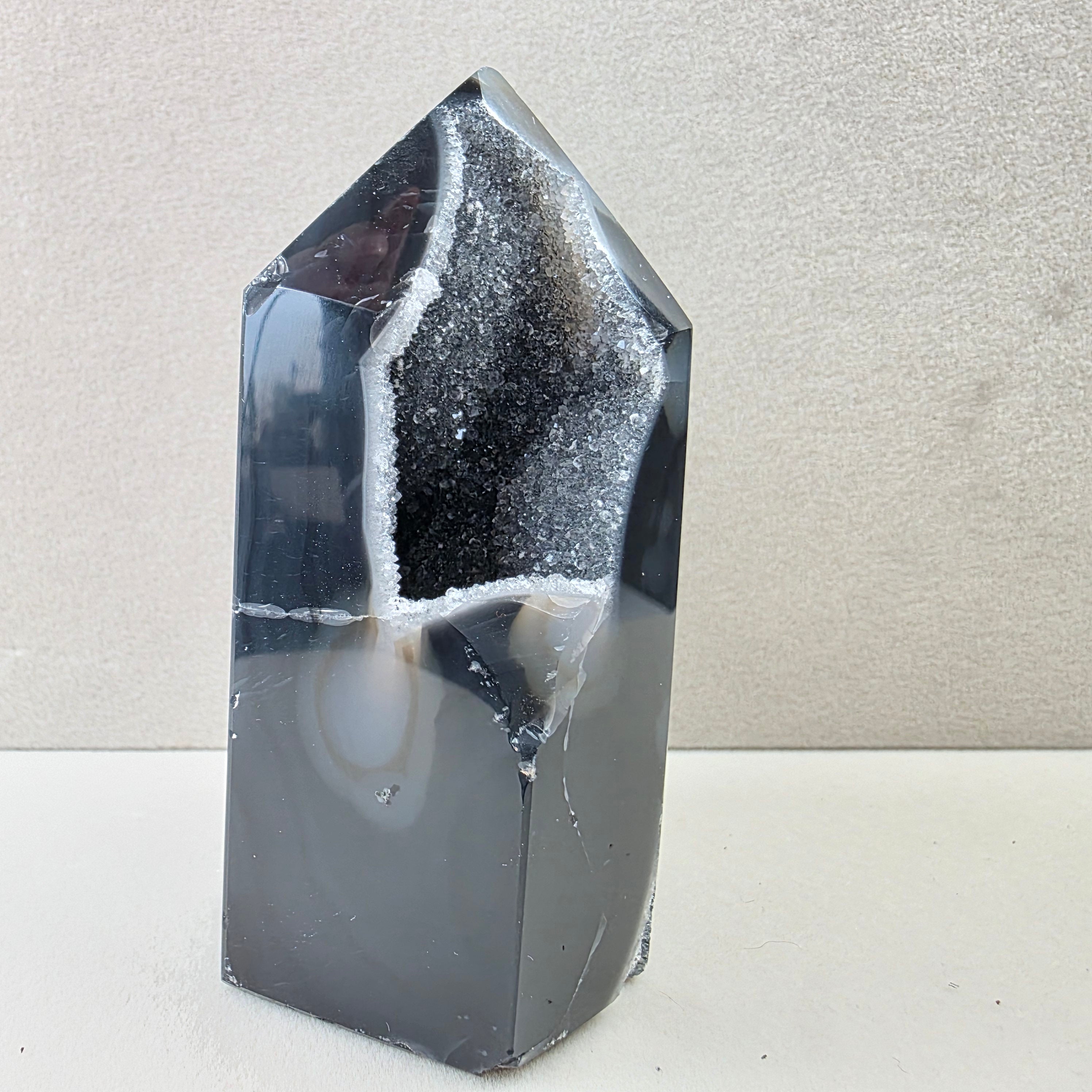 Calcedon +/- 0,277 kg 9x4,5x5 cm