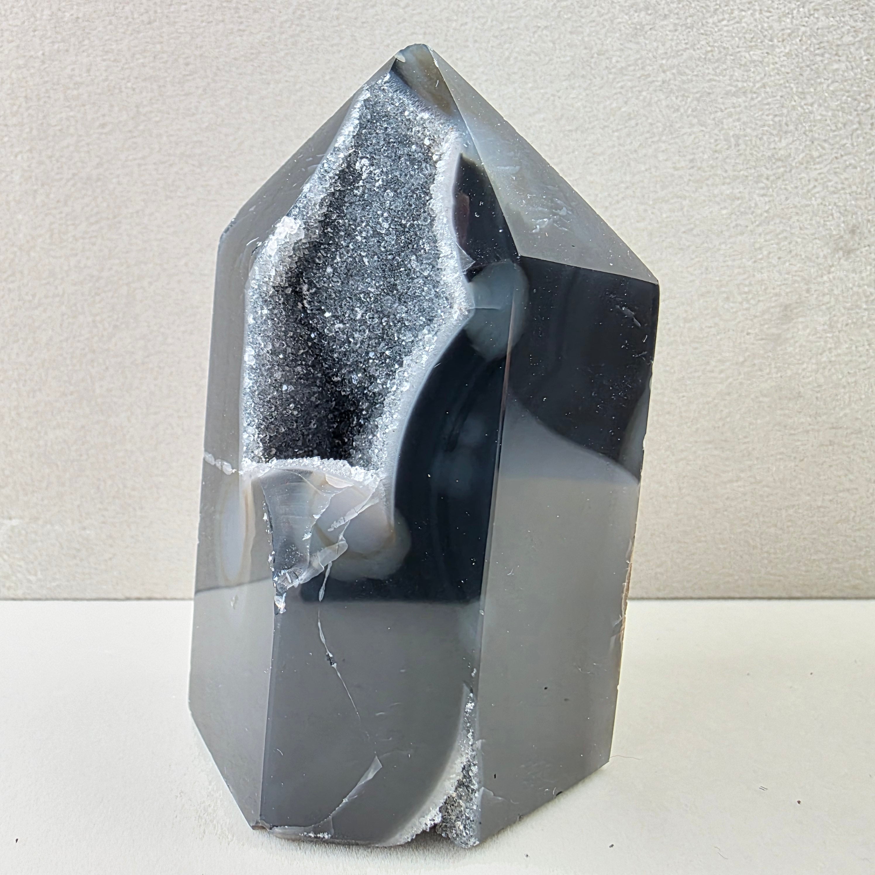 Calcedon +/- 0,277 kg 9x4,5x5 cm