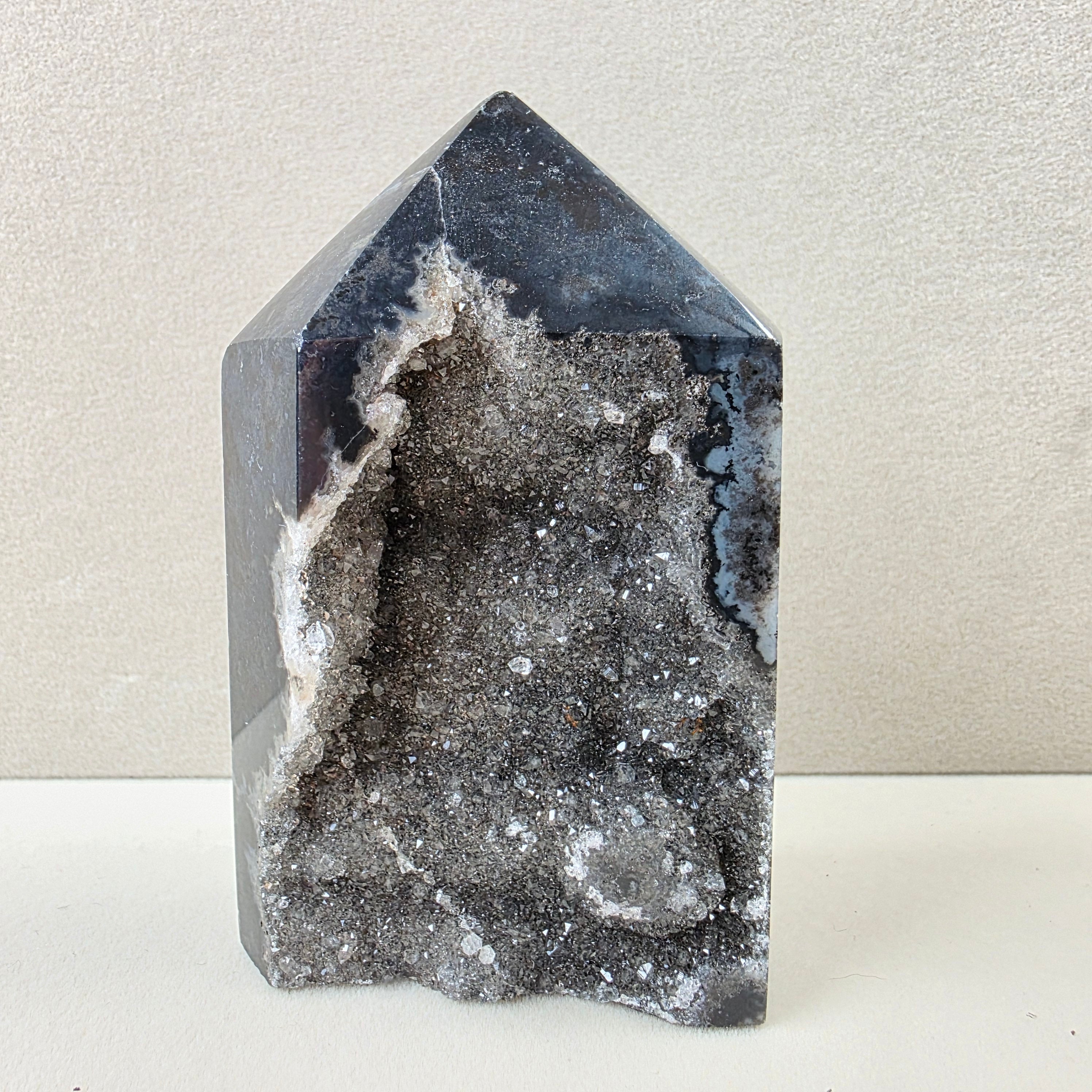 Calcedon +/- 0,252 kg 9x5,5x3,5 cm