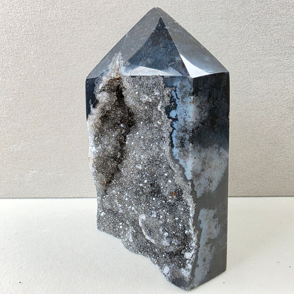 Calcedon +/- 0,252 kg 9x5,5x3,5 cm