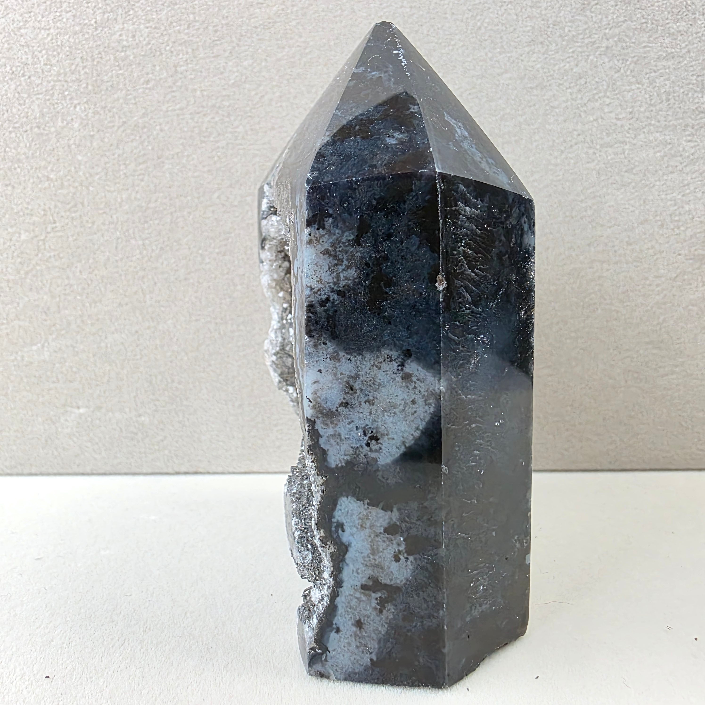 Calcedon +/- 0,252 kg 9x5,5x3,5 cm