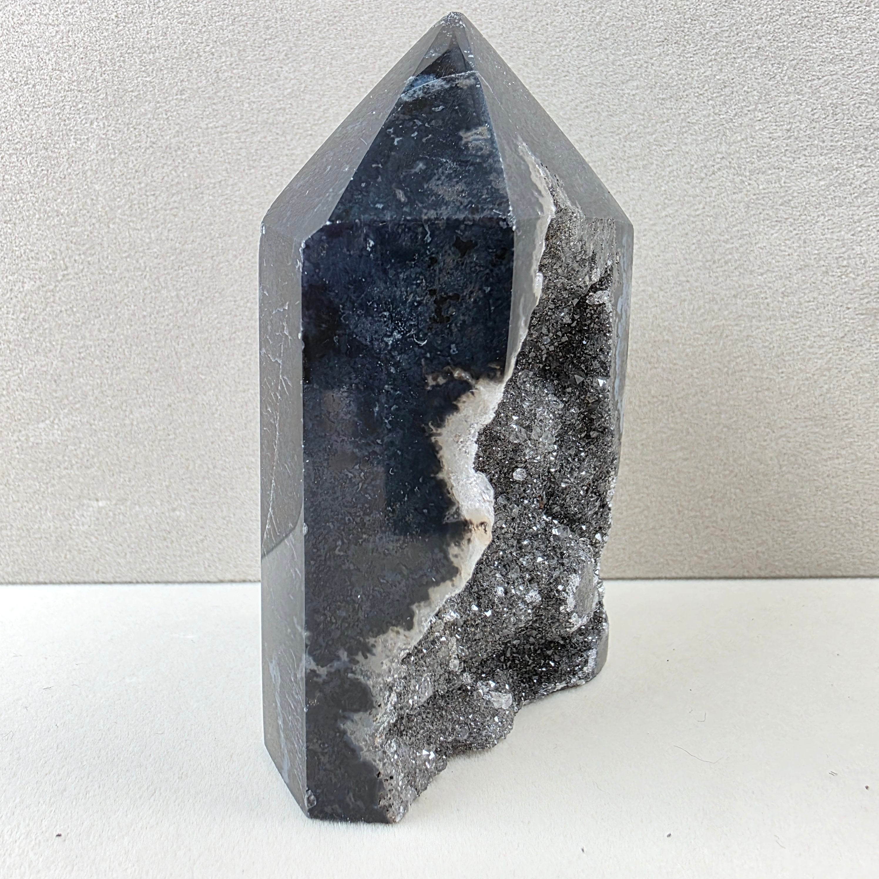 Calcedon +/- 0,252 kg 9x5,5x3,5 cm
