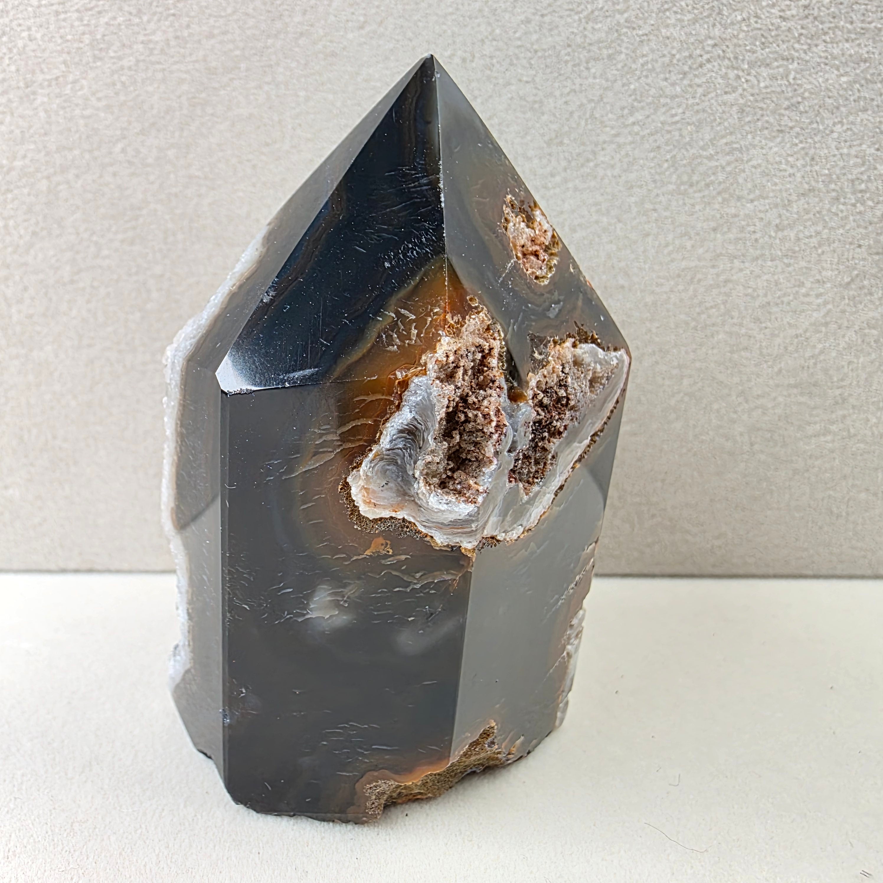 Calcedon schwarz +/- 0,160 kg 7x4,5x3,5 cm