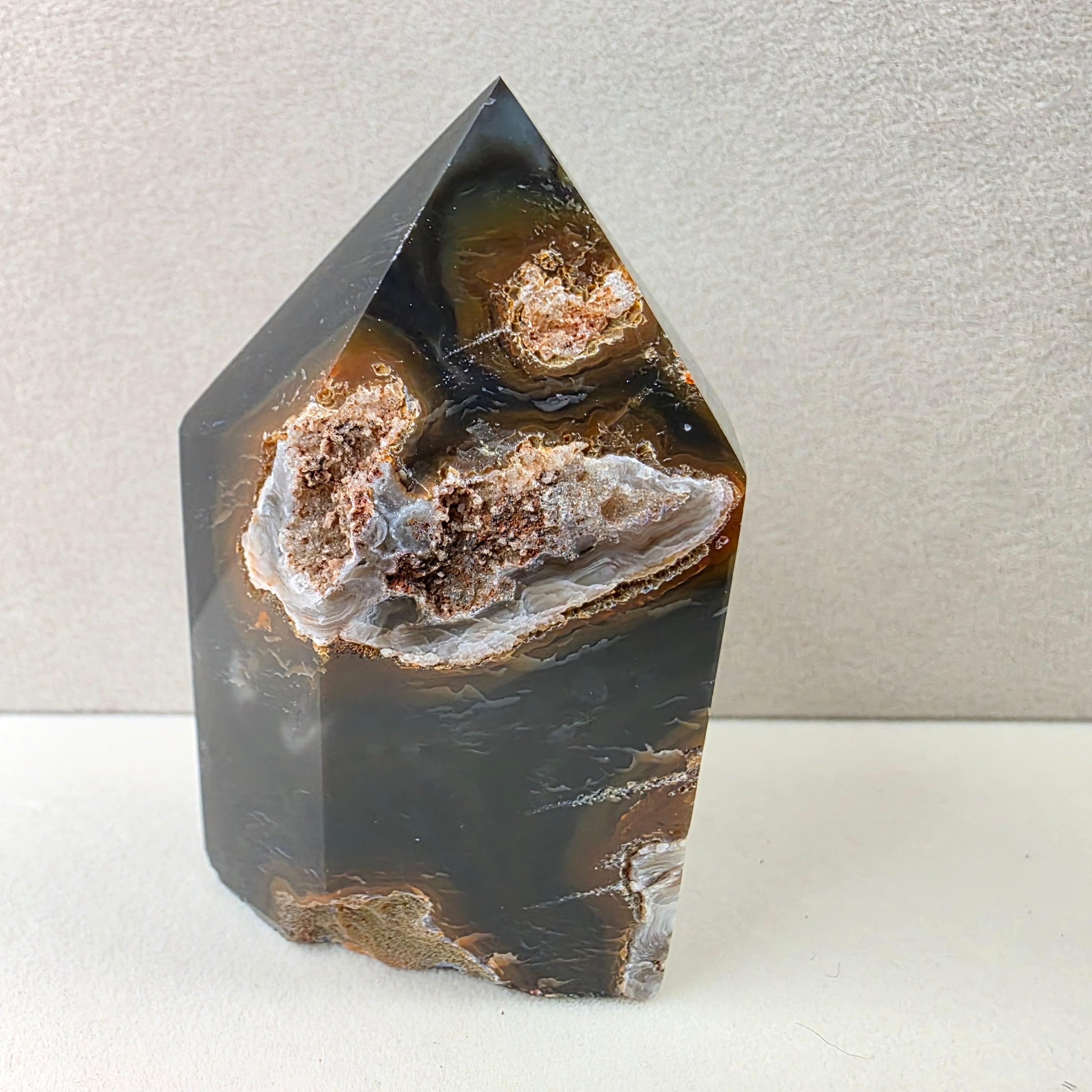Calcedon schwarz +/- 0,160 kg 7x4,5x3,5 cm