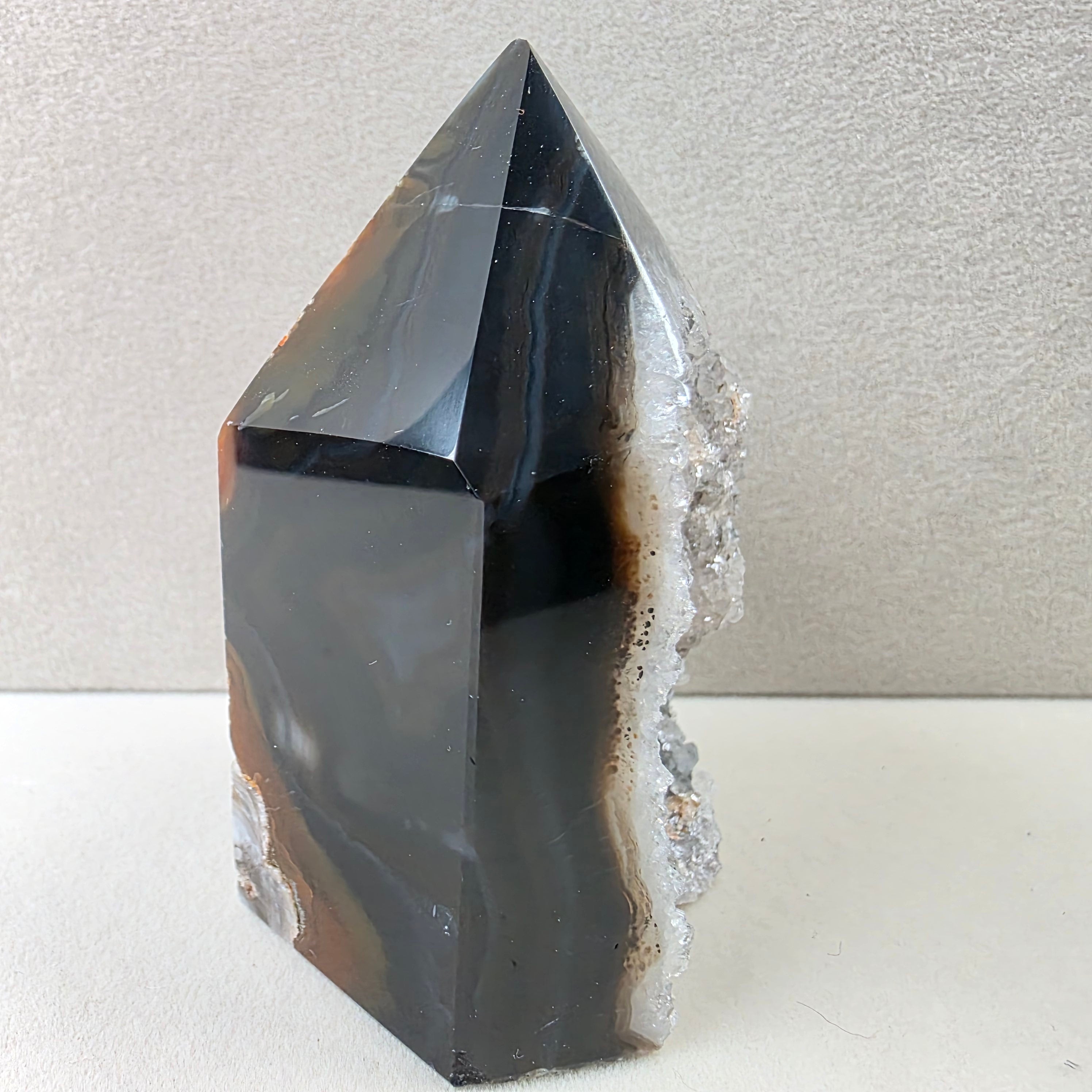 Calcedon schwarz +/- 0,160 kg 7x4,5x3,5 cm