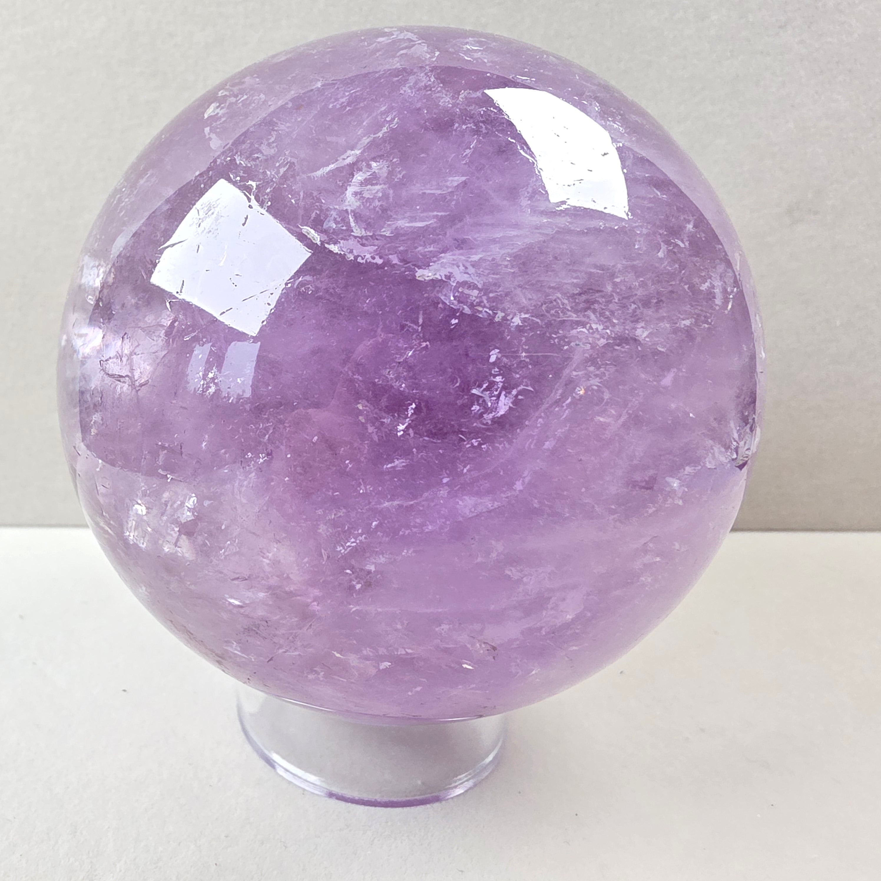 Amethyst Kugel +/- 1,322 kg Ø 10 cm