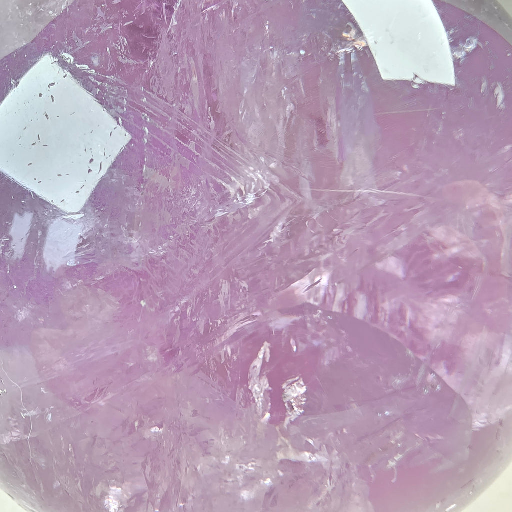 Amethyst Kugel +/- 1,322 kg Ø 10 cm