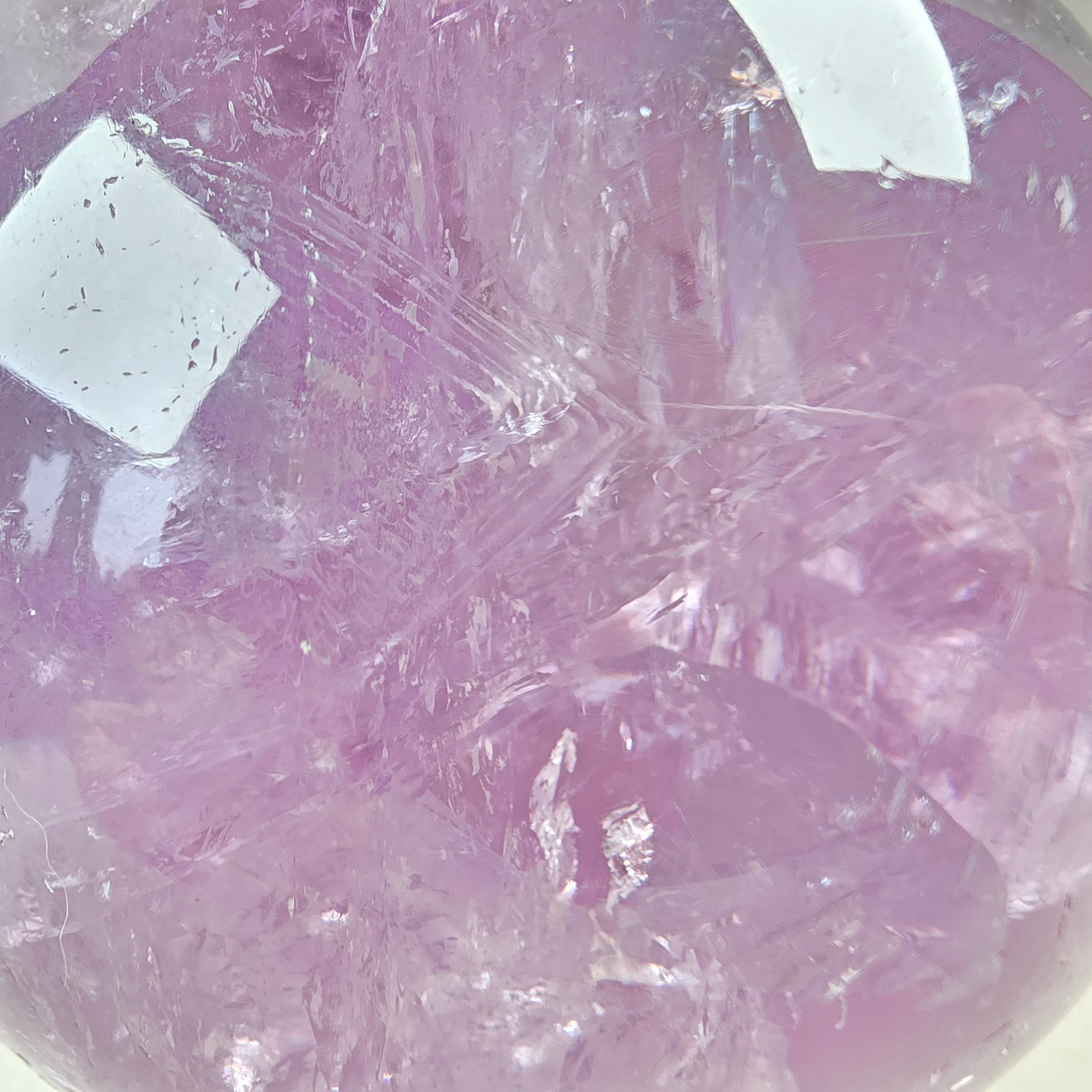 Amethyst Kugel +/- 1,322 kg Ø 10 cm
