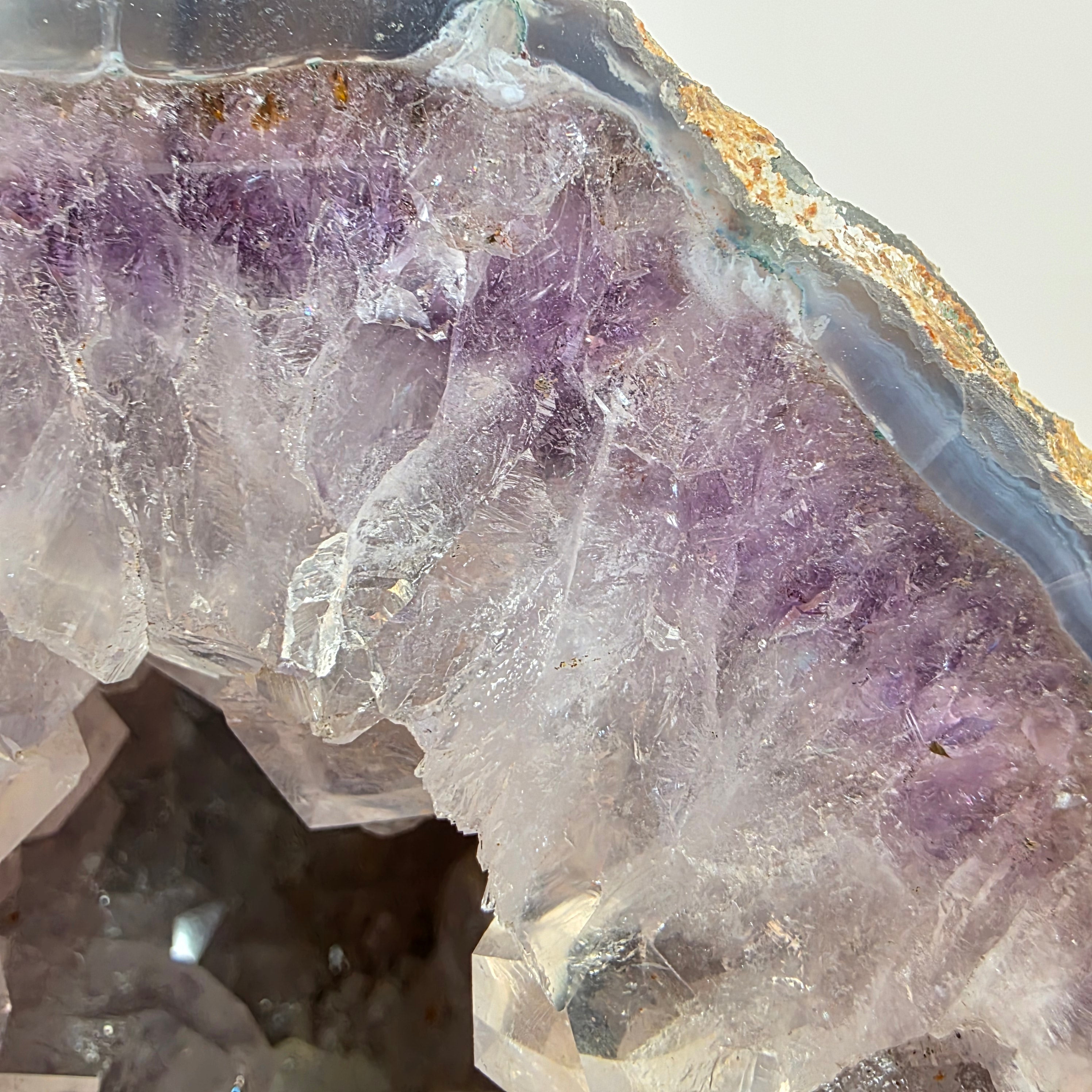 Amethyst +/- 2,57 kg 14x12x11 cm