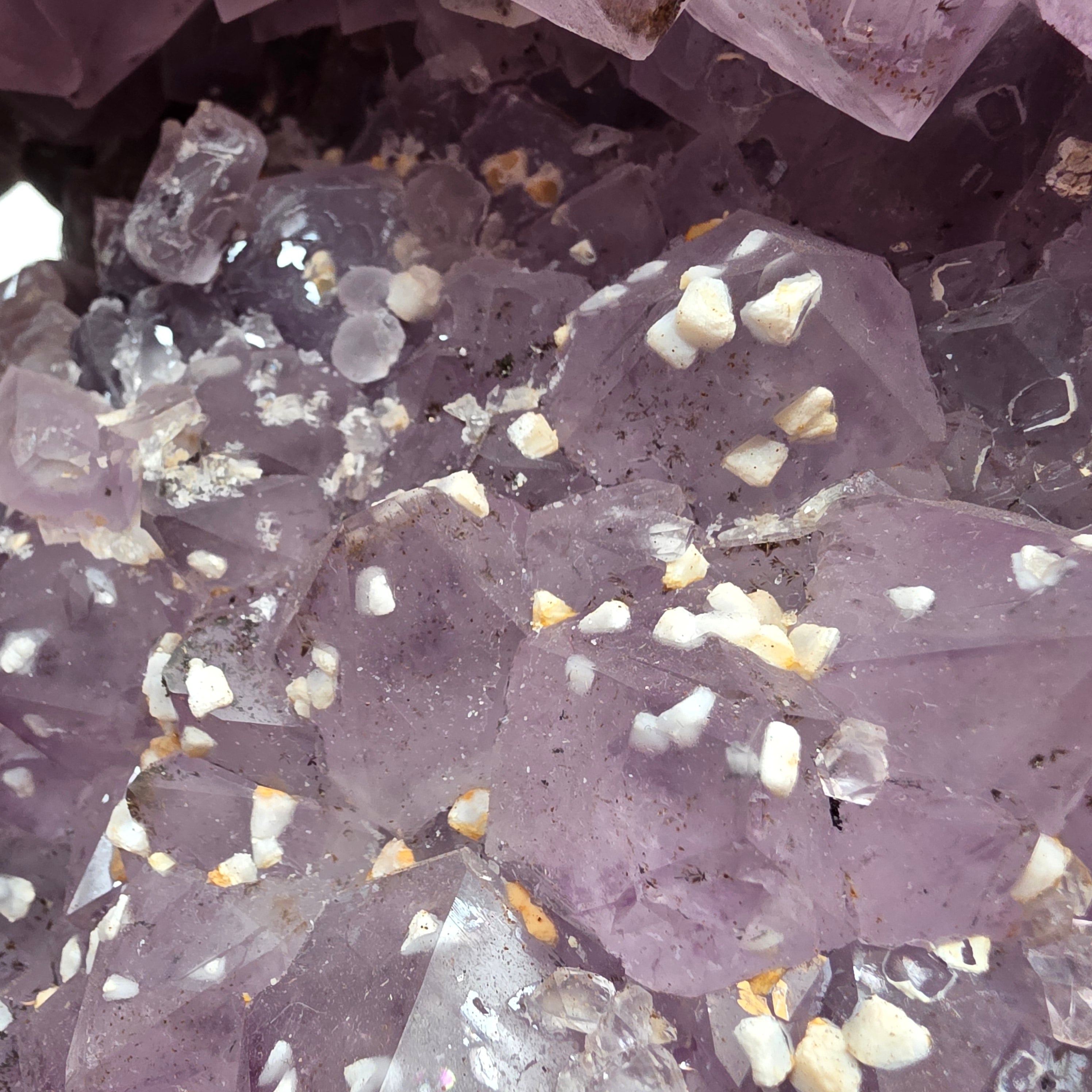 Amethyst +/- 29 kg 42x30,5x13 cm