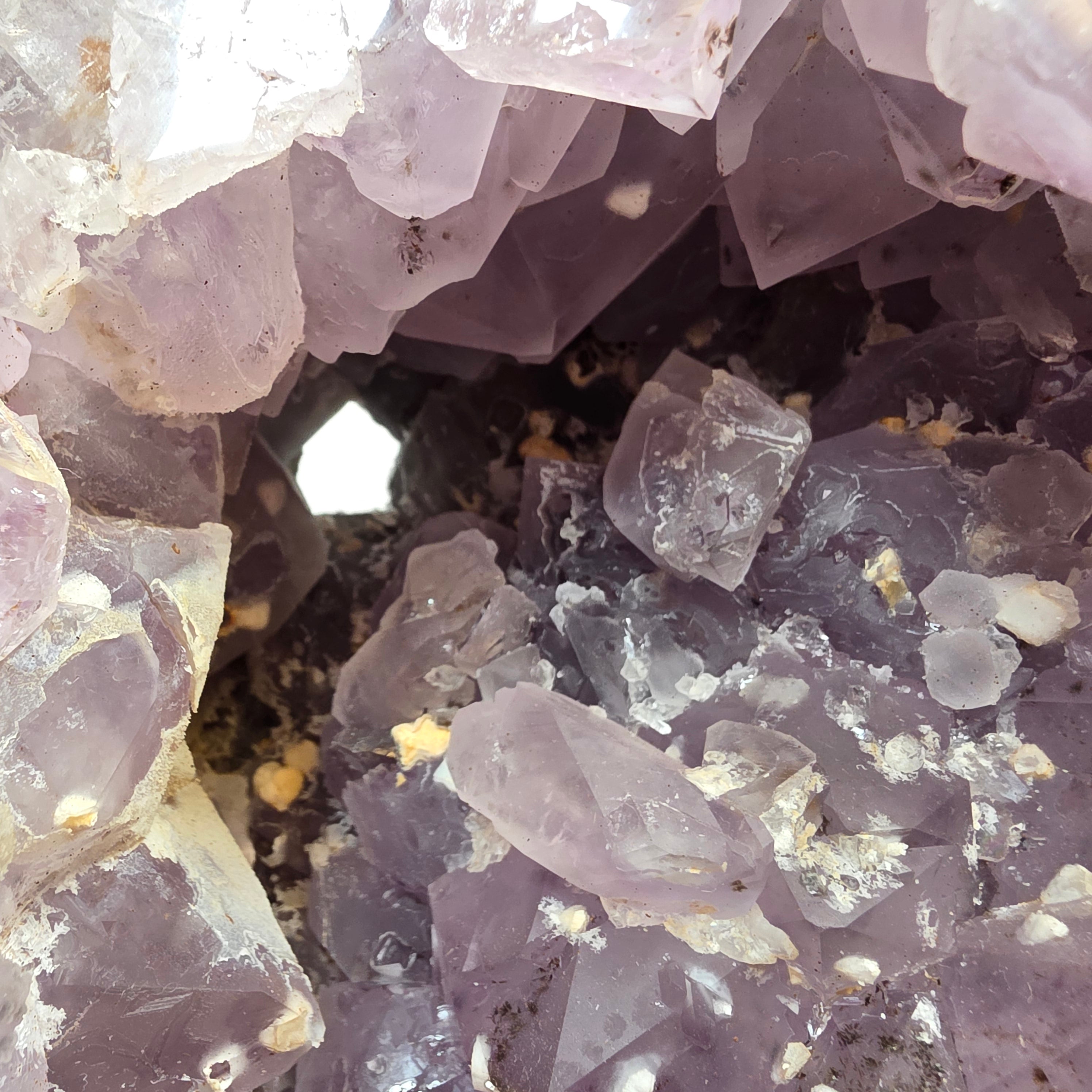 Amethyst +/- 29 kg 42x30,5x13 cm