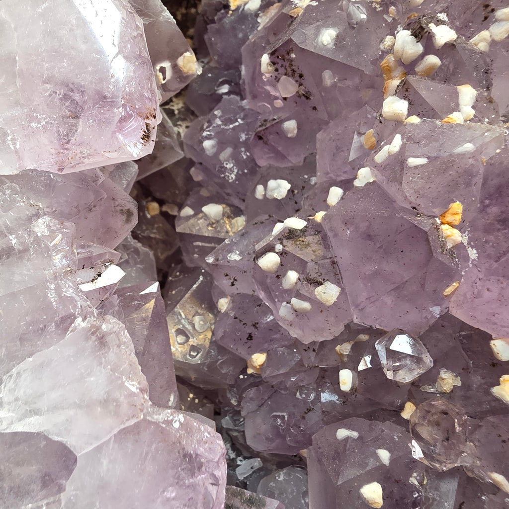 Amethyst +/- 29 kg 42x30,5x13 cm