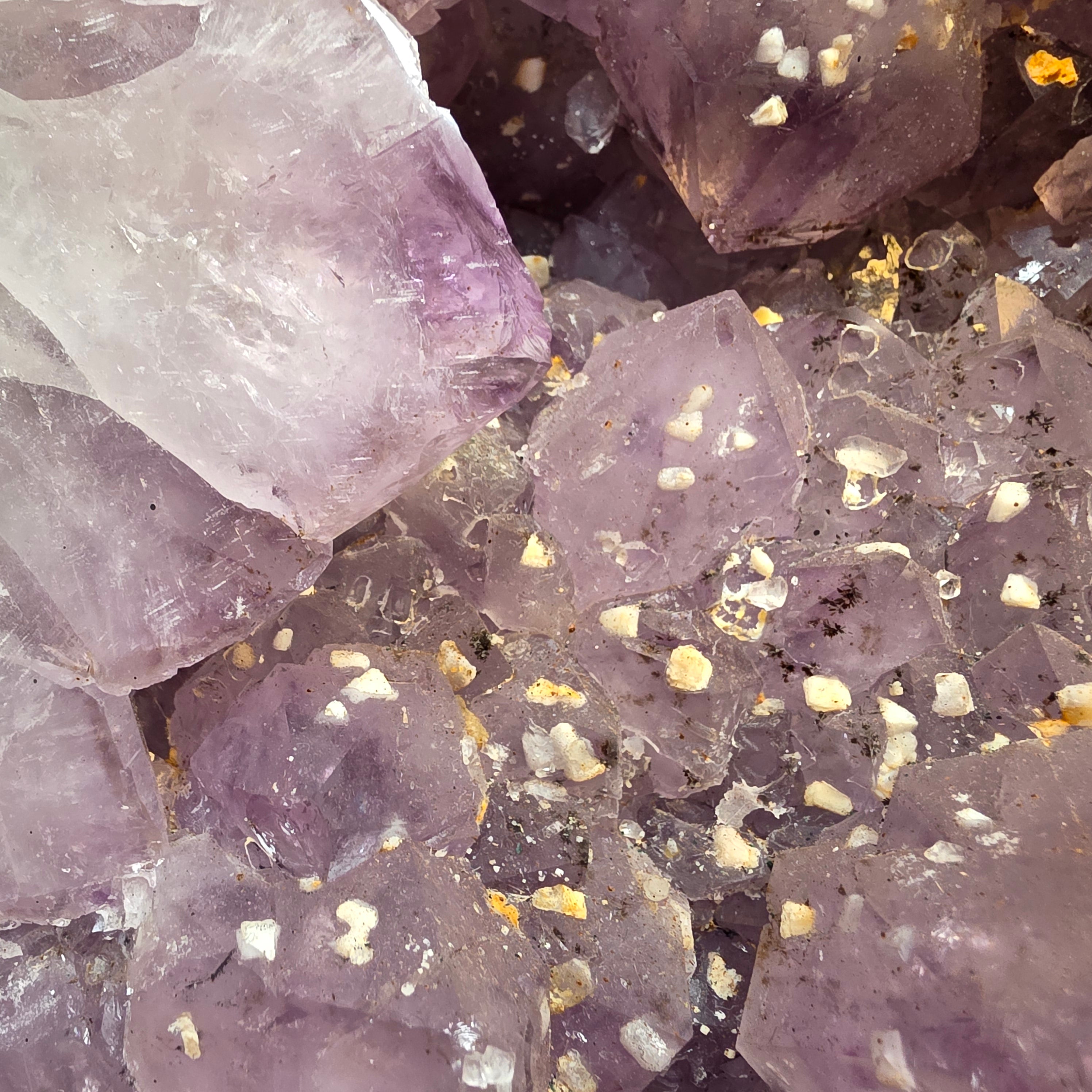 Amethyst +/- 29 kg 42x30,5x13 cm