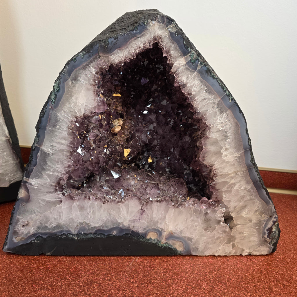 Amethyst +/- 42,7 kg 40x48,5x23 cm