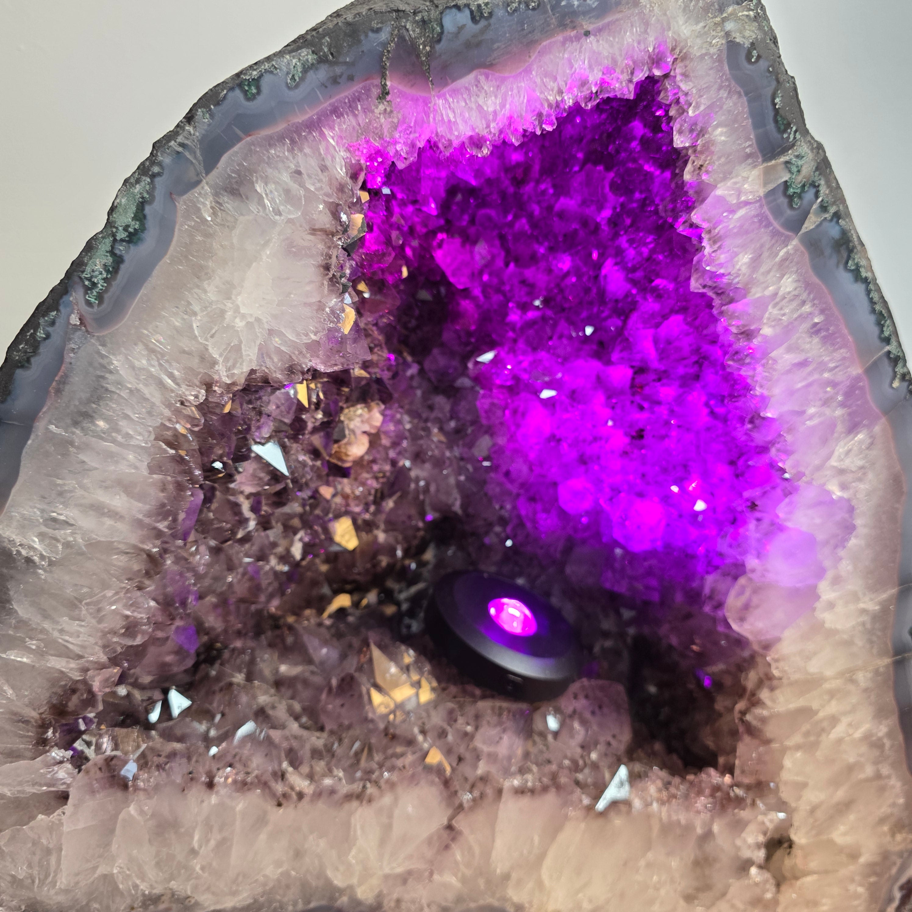 Amethyst +/- 42,7 kg 40x48,5x23 cm